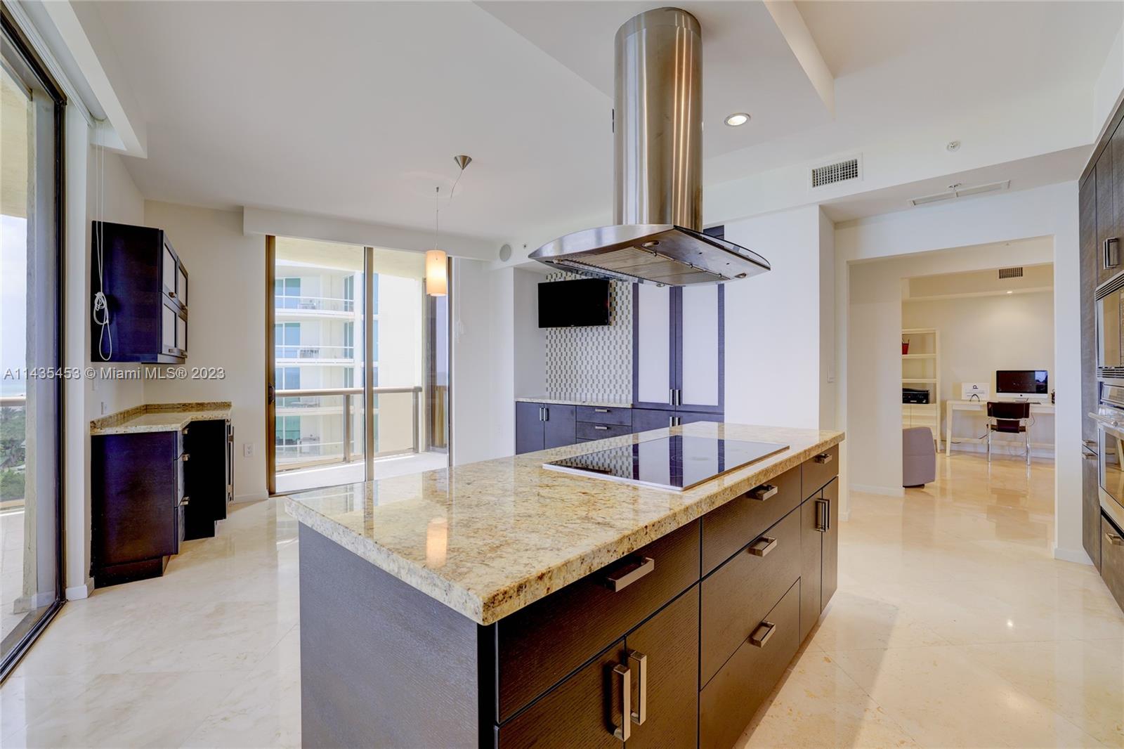 SAYAN CONDO - Residential