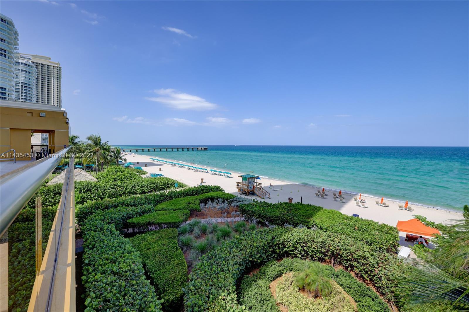 SAYAN CONDO - Residential