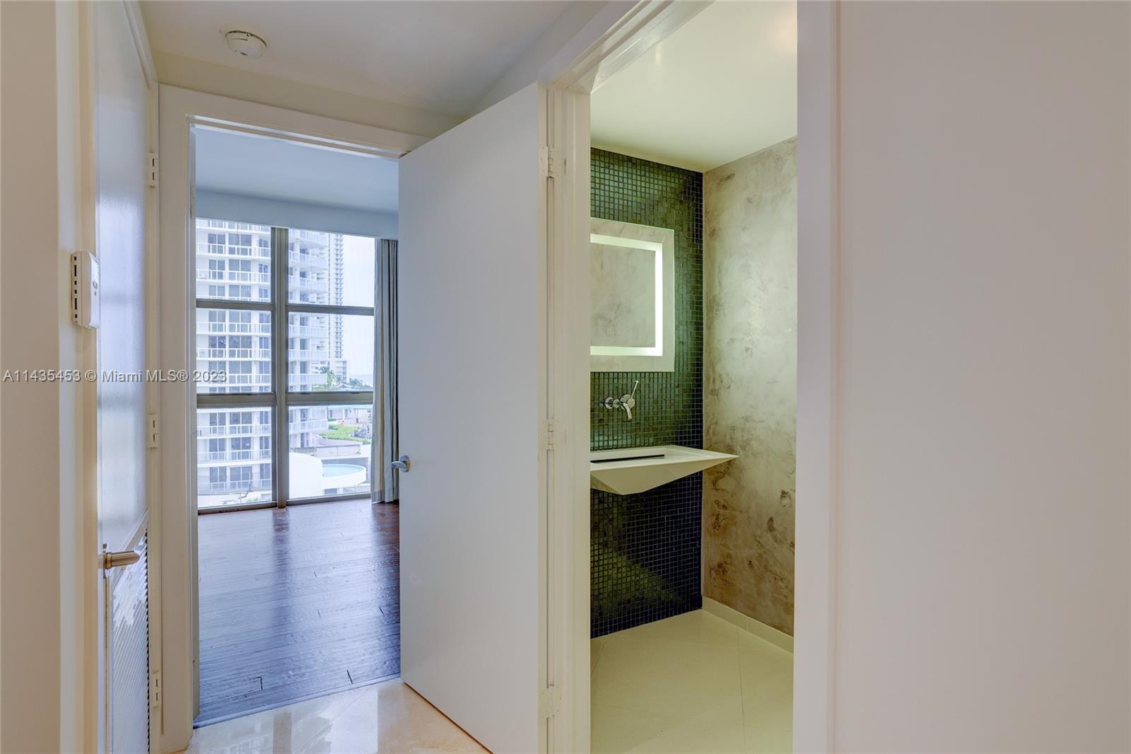 SAYAN CONDO - Residential