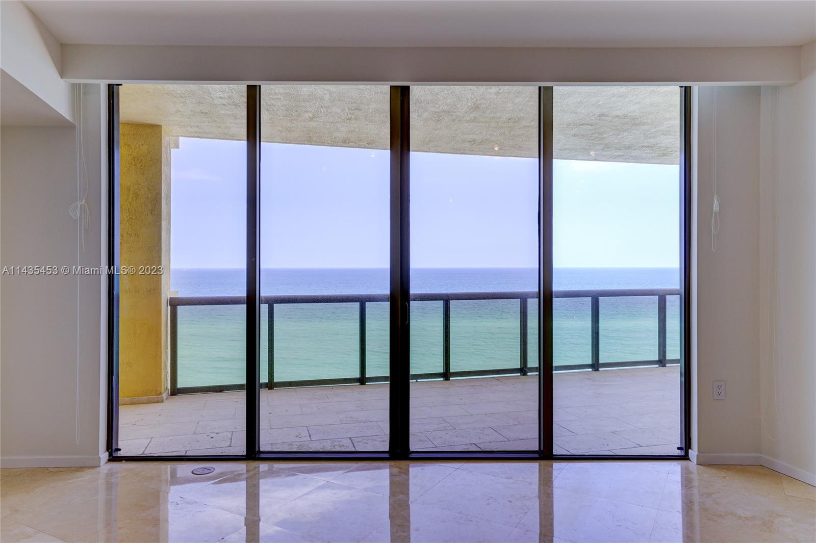 SAYAN CONDO - Residential