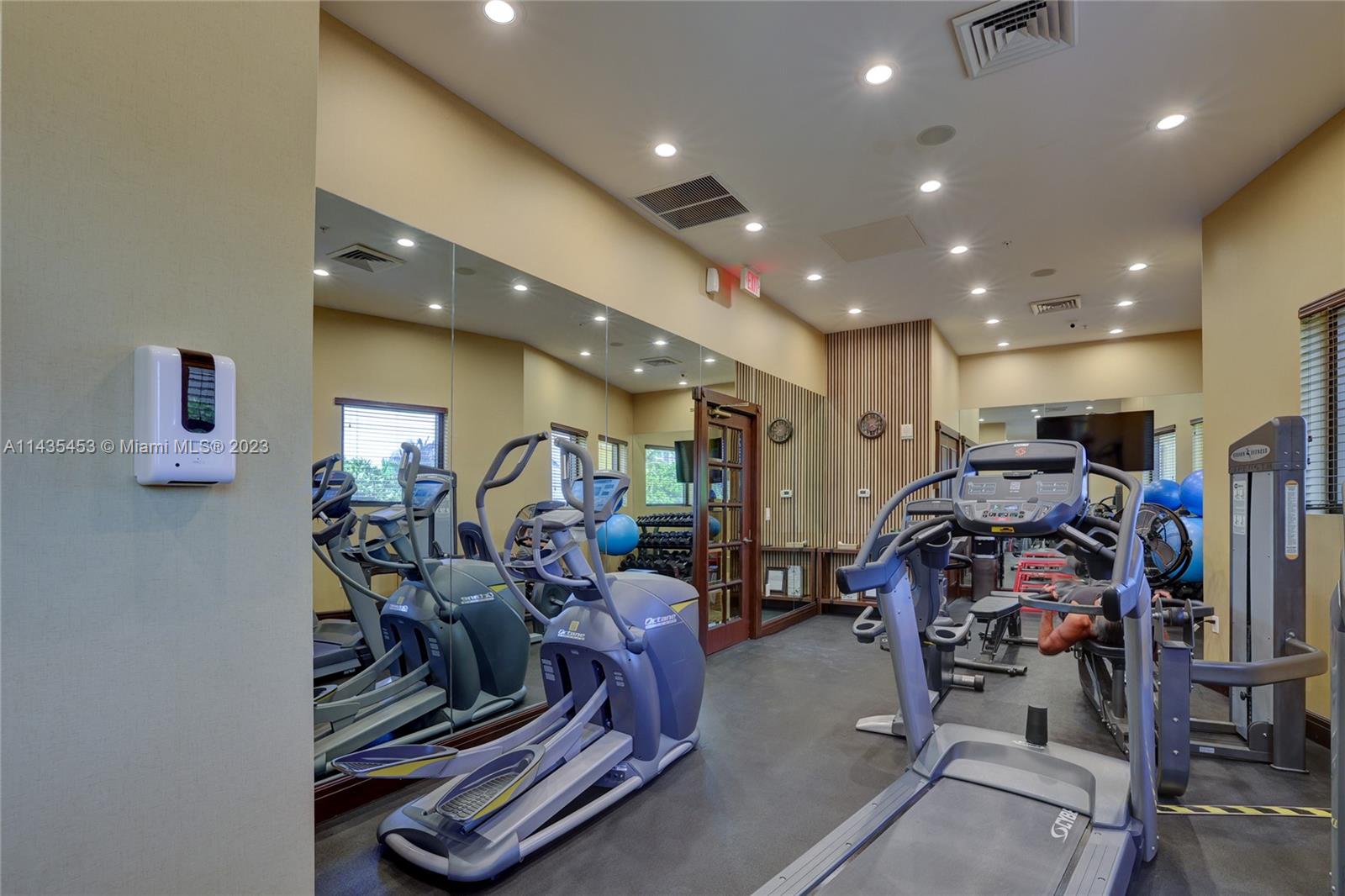 SAYAN CONDO - Residential