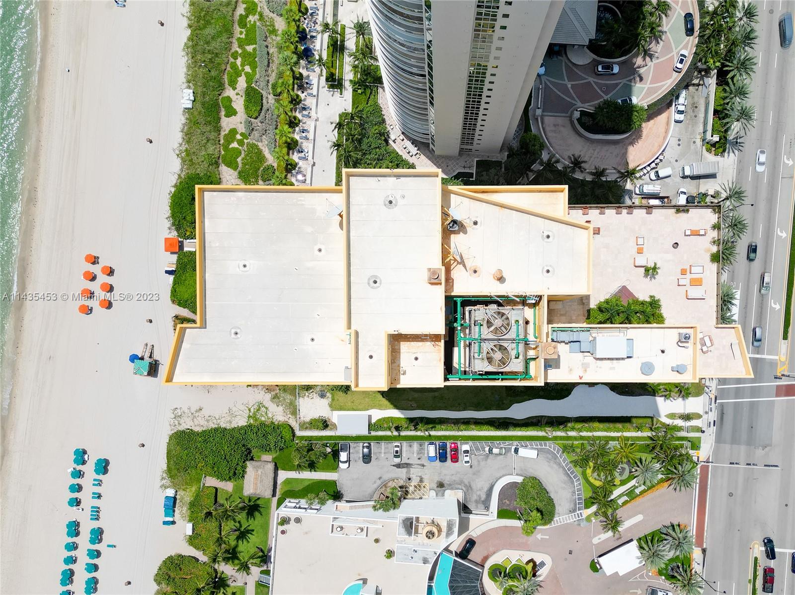 SAYAN CONDO - Residential