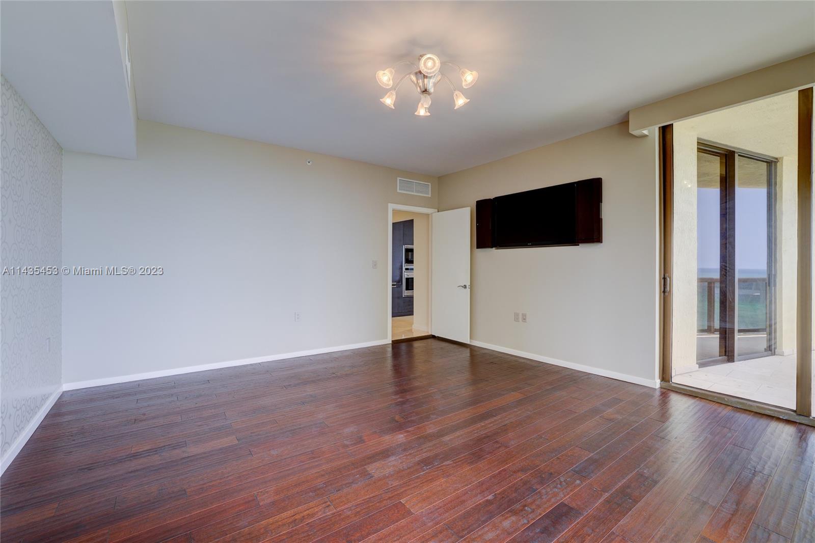 SAYAN CONDO - Residential