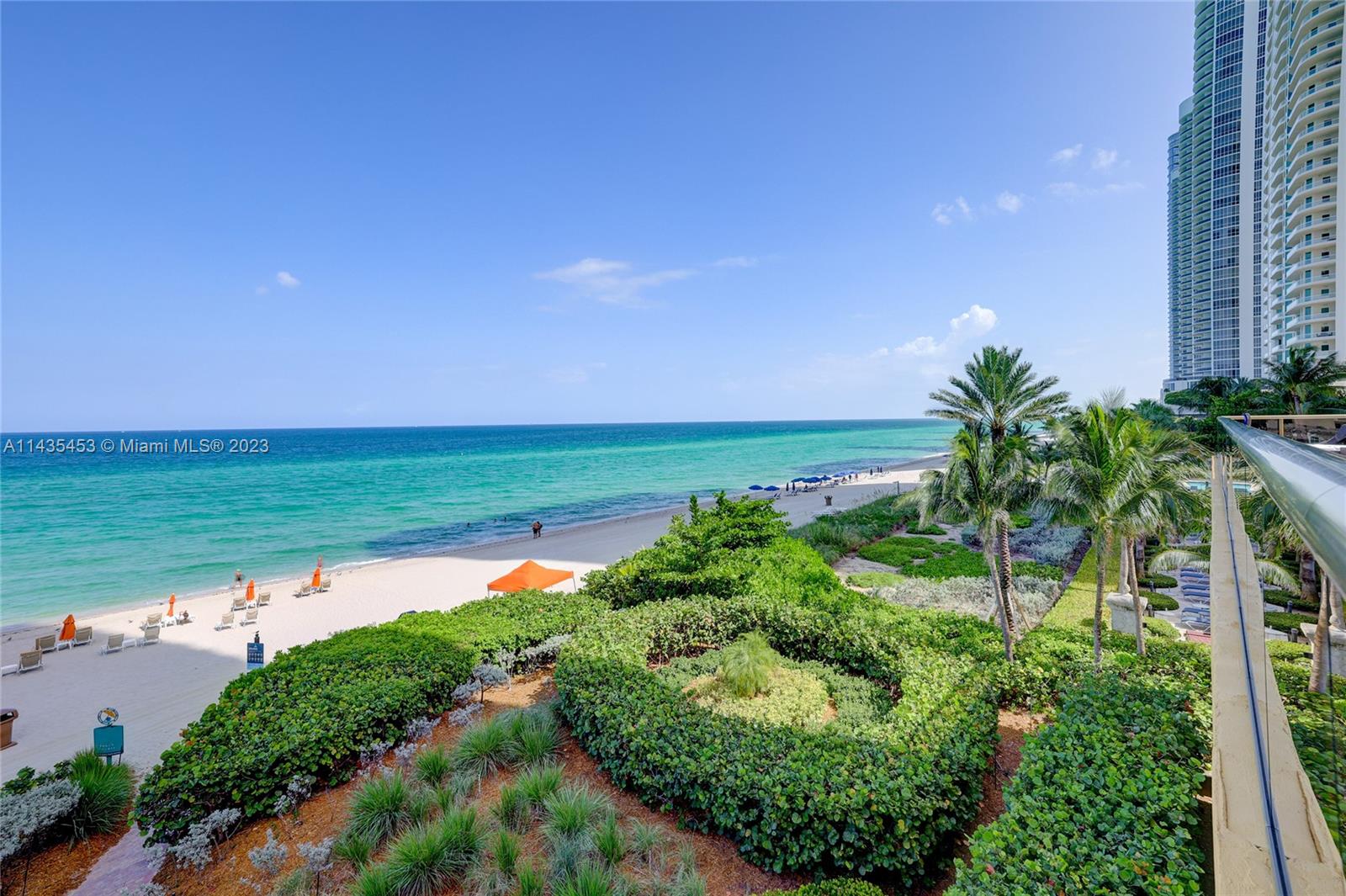 SAYAN CONDO - Residential