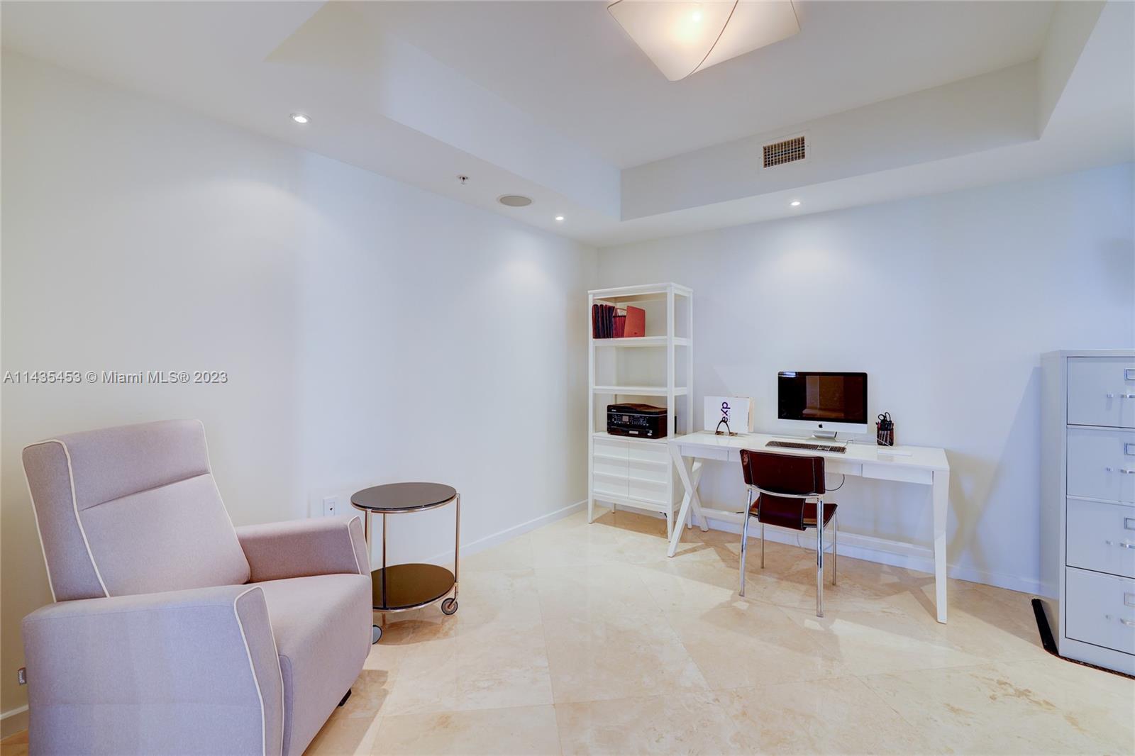 SAYAN CONDO - Residential