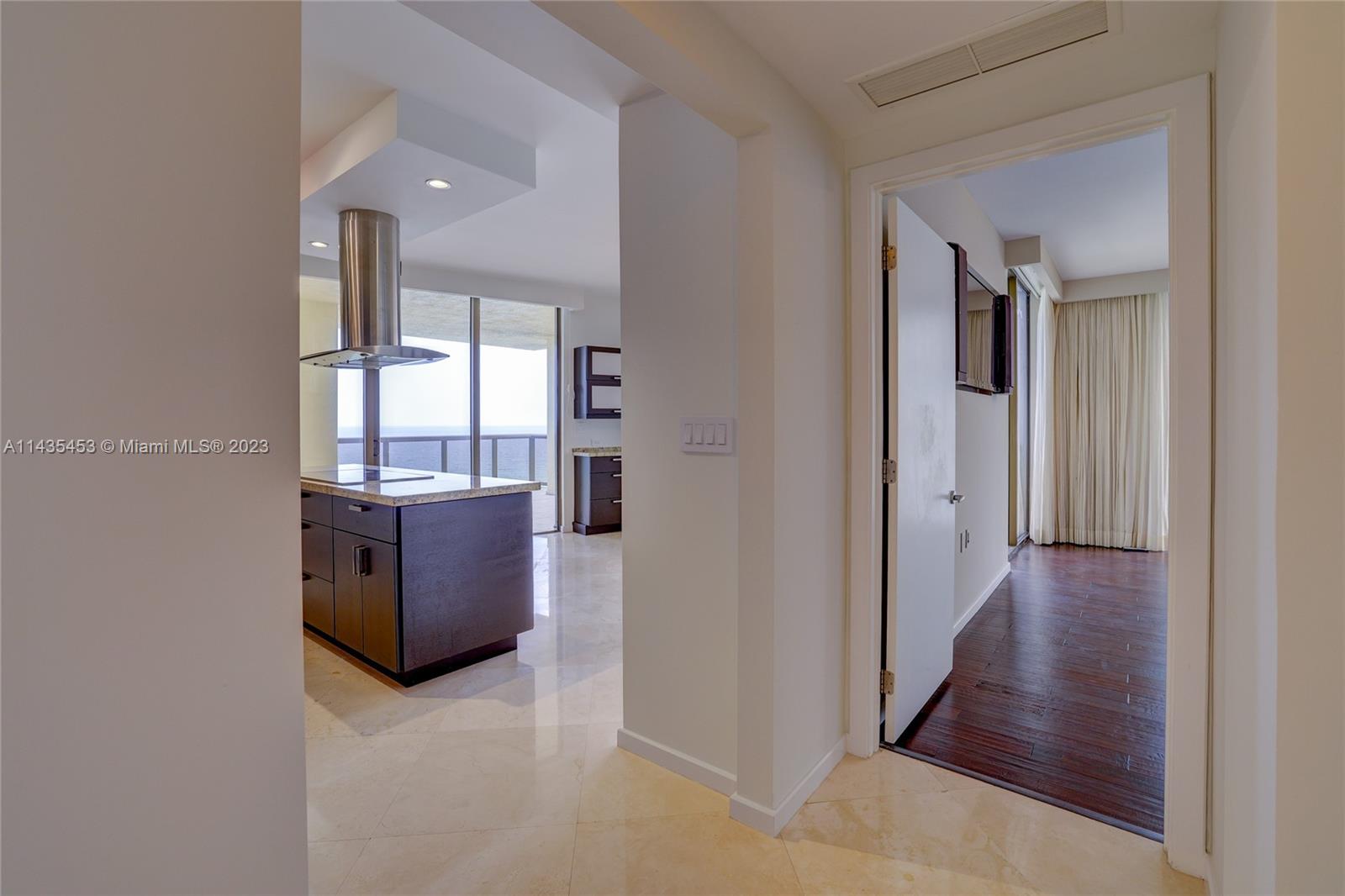 SAYAN CONDO - Residential