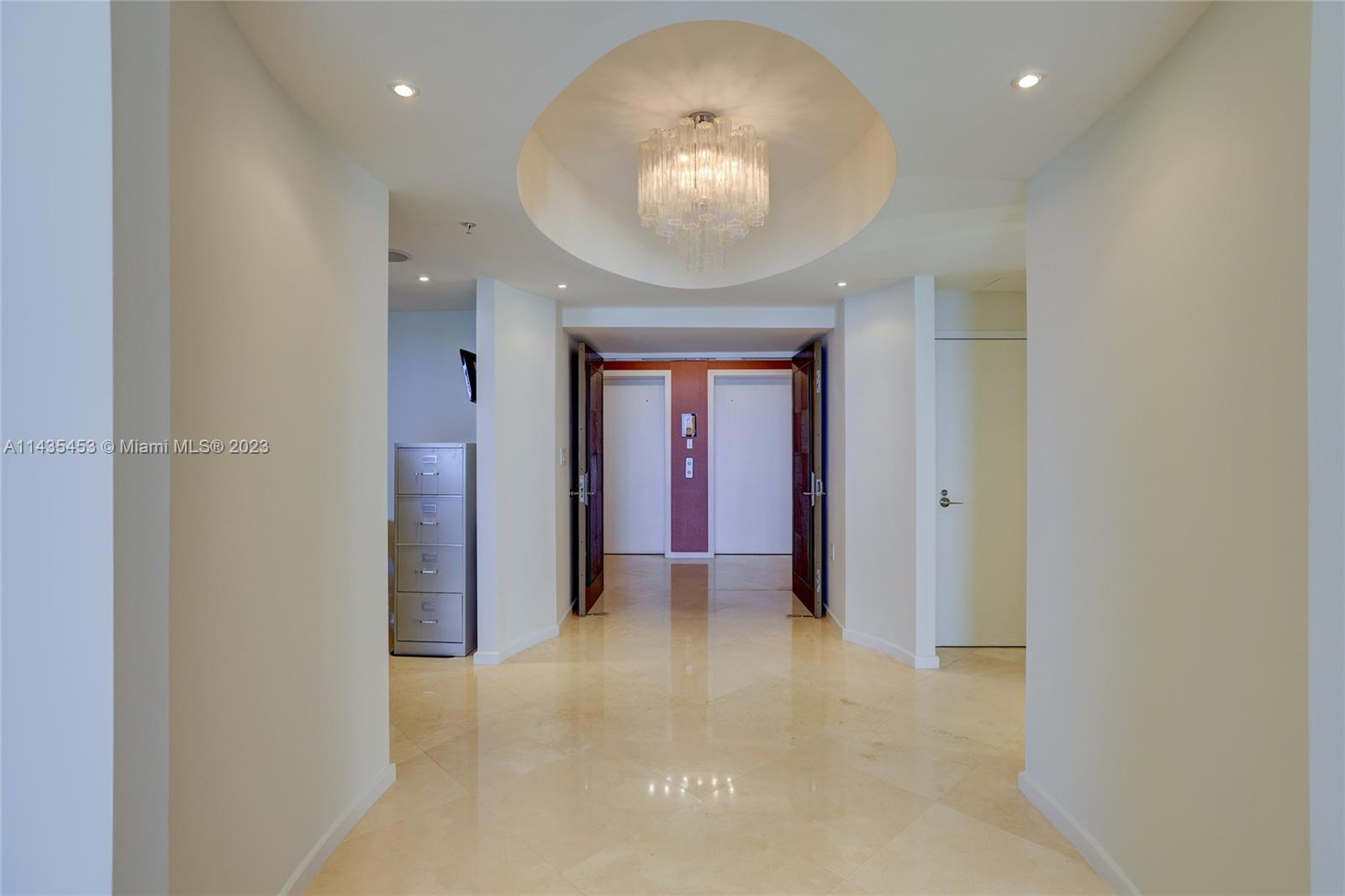 SAYAN CONDO - Residential