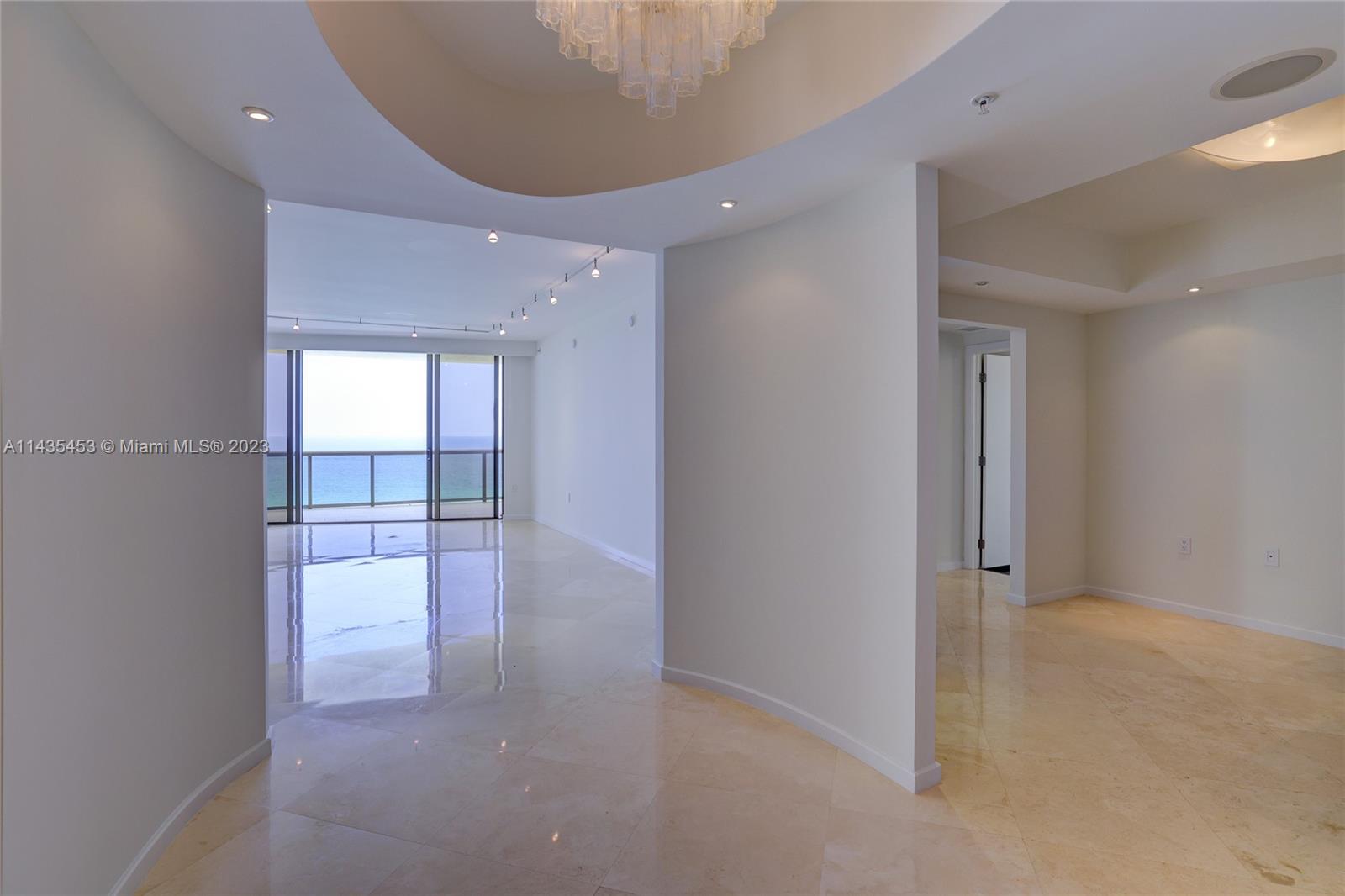 SAYAN CONDO - Residential