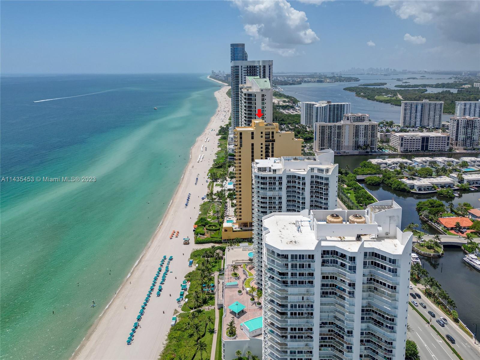 SAYAN CONDO - Residential