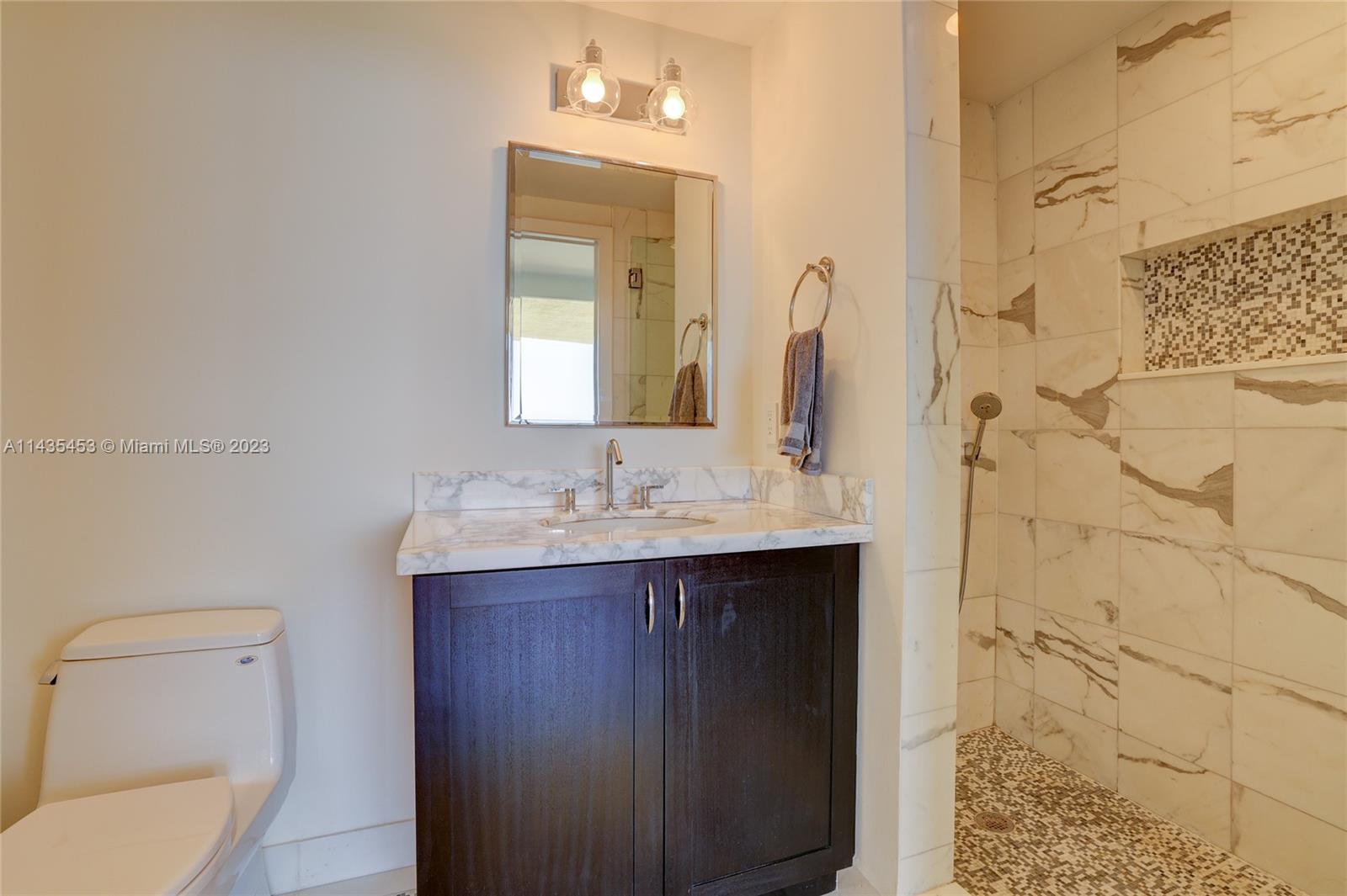 SAYAN CONDO - Residential