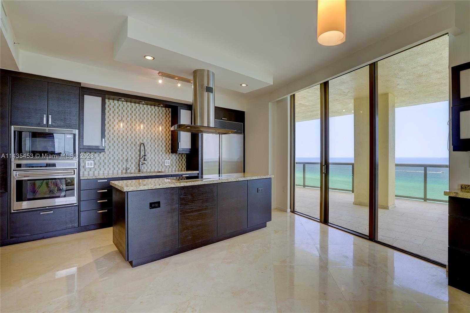 SAYAN CONDO - Residential