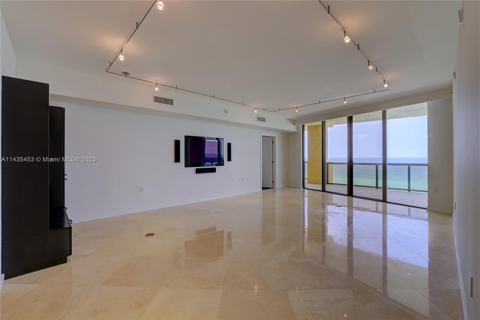 SAYAN CONDO - Residential