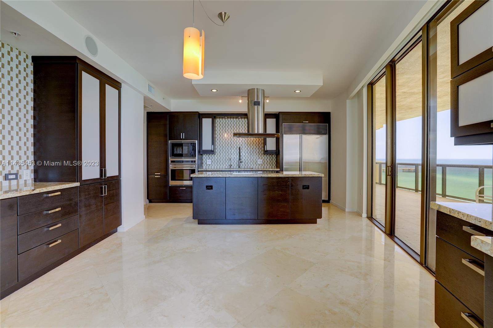 SAYAN CONDO - Residential