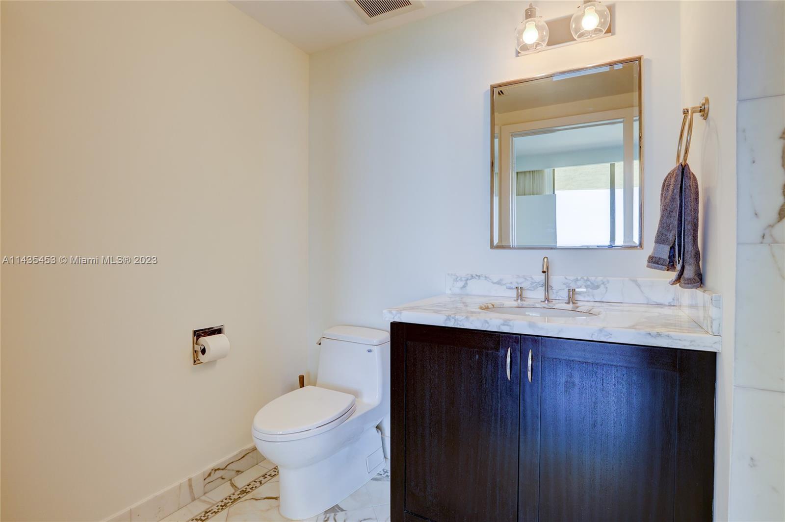 SAYAN CONDO - Residential