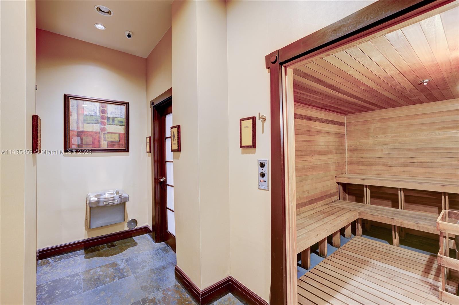 SAYAN CONDO - Residential