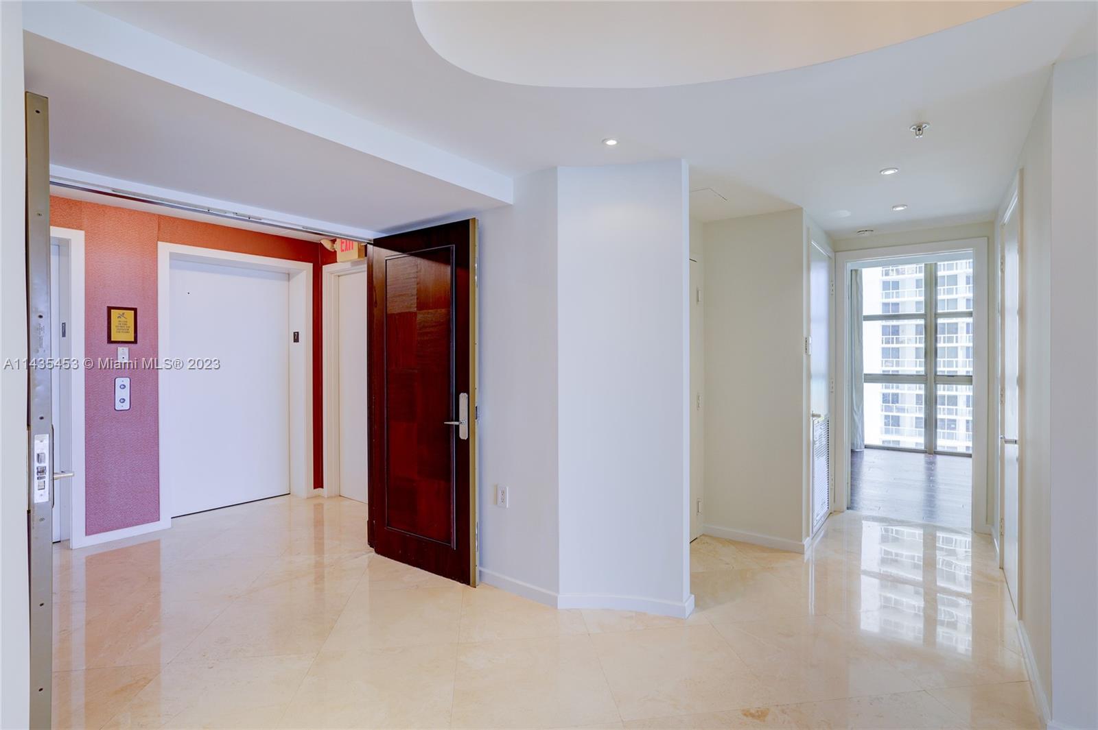 SAYAN CONDO - Residential