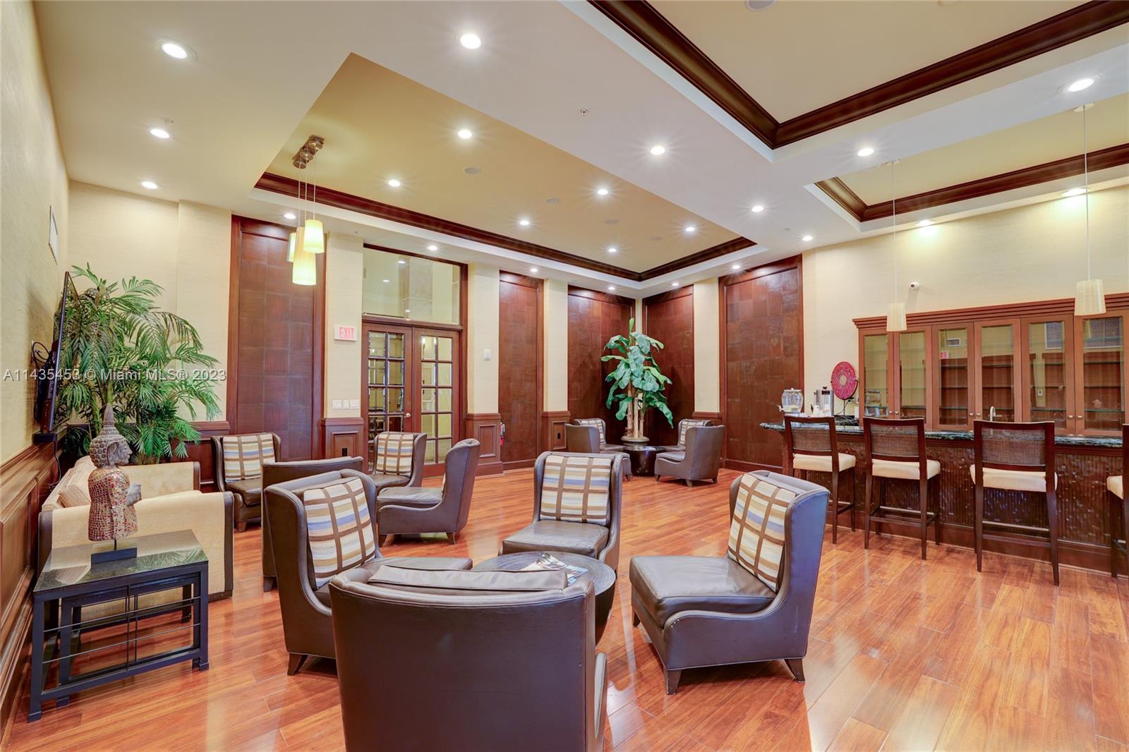 SAYAN CONDO - Residential