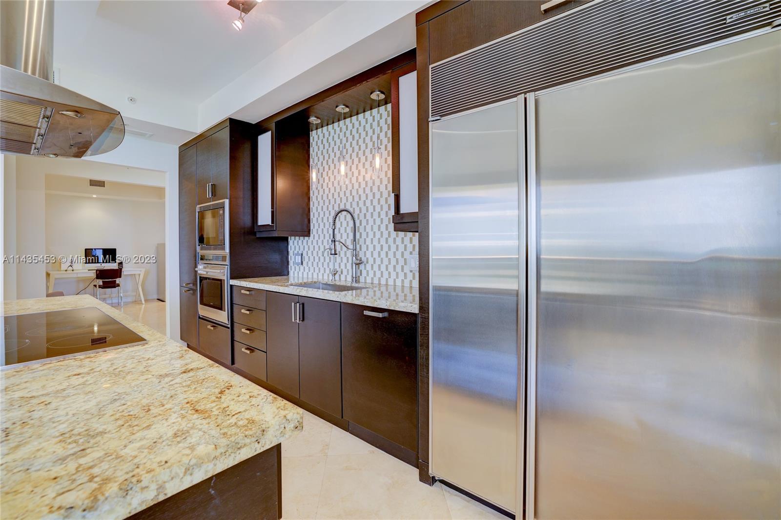 SAYAN CONDO - Residential