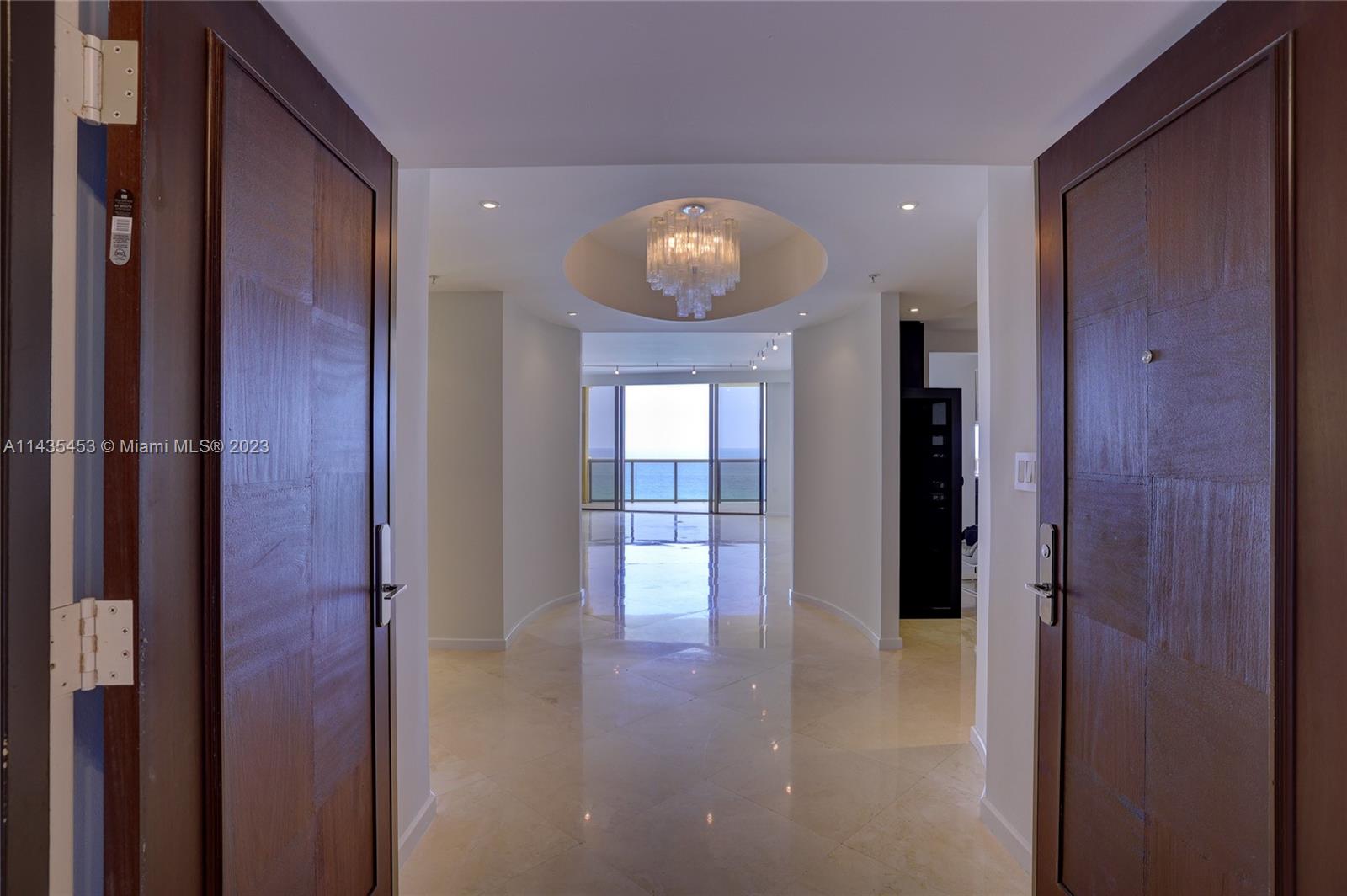 SAYAN CONDO - Residential