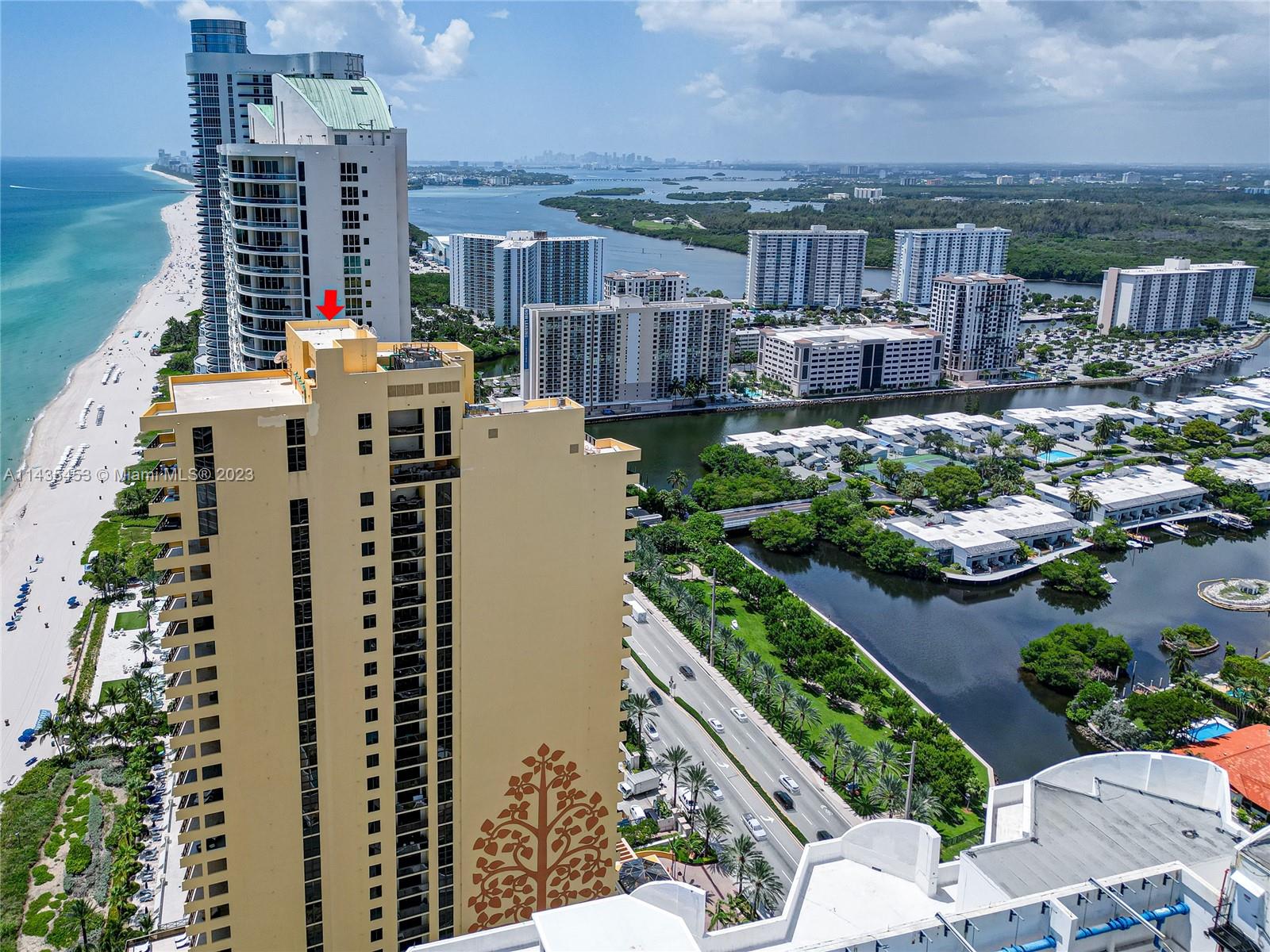 SAYAN CONDO - Residential