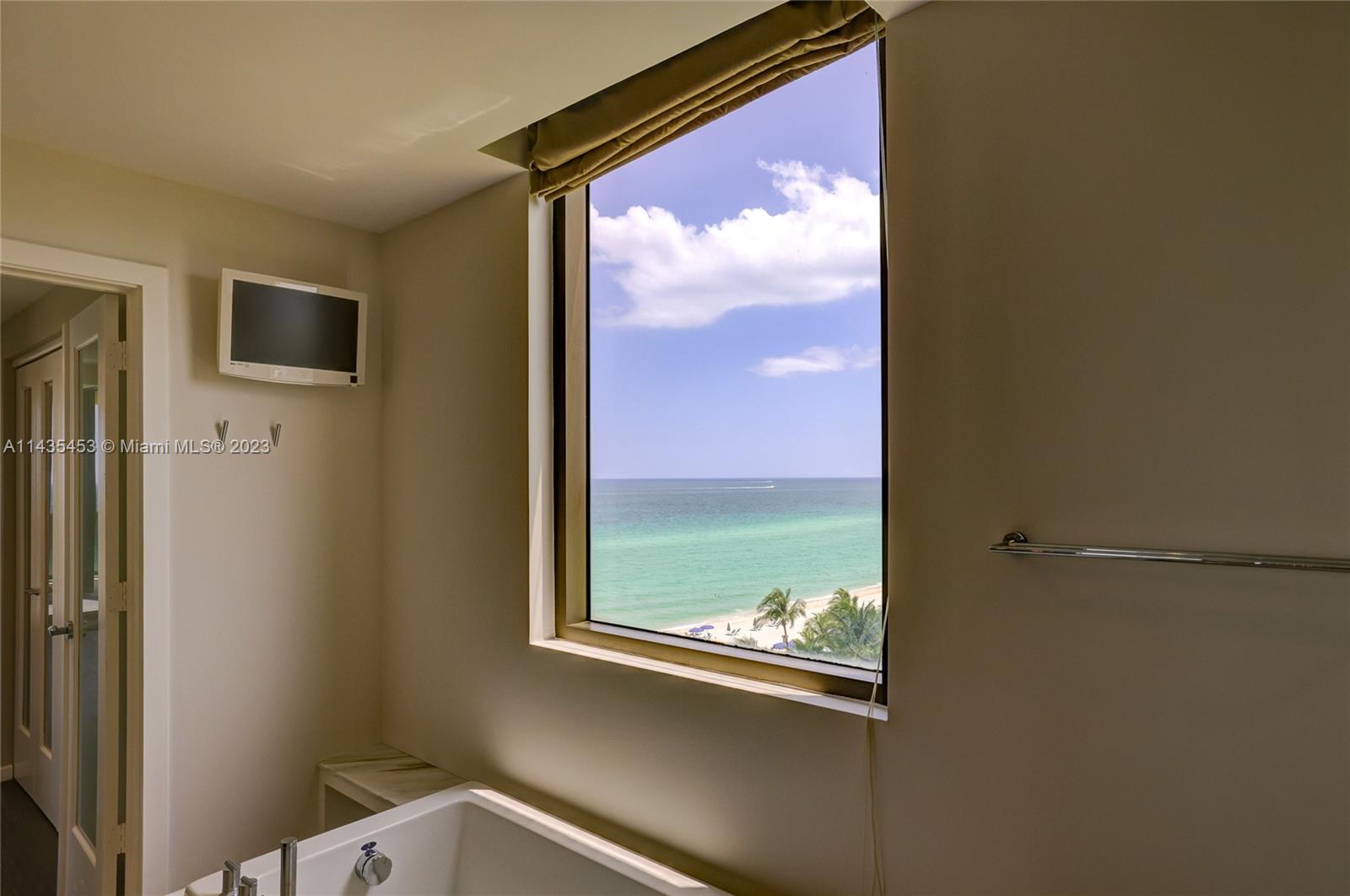 SAYAN CONDO - Residential