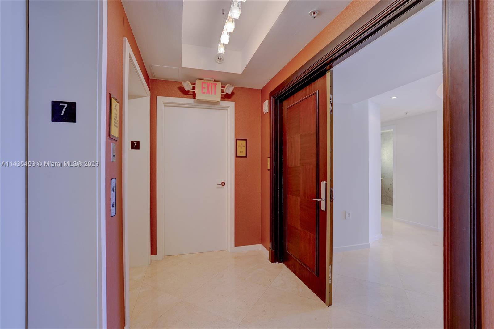 SAYAN CONDO - Residential