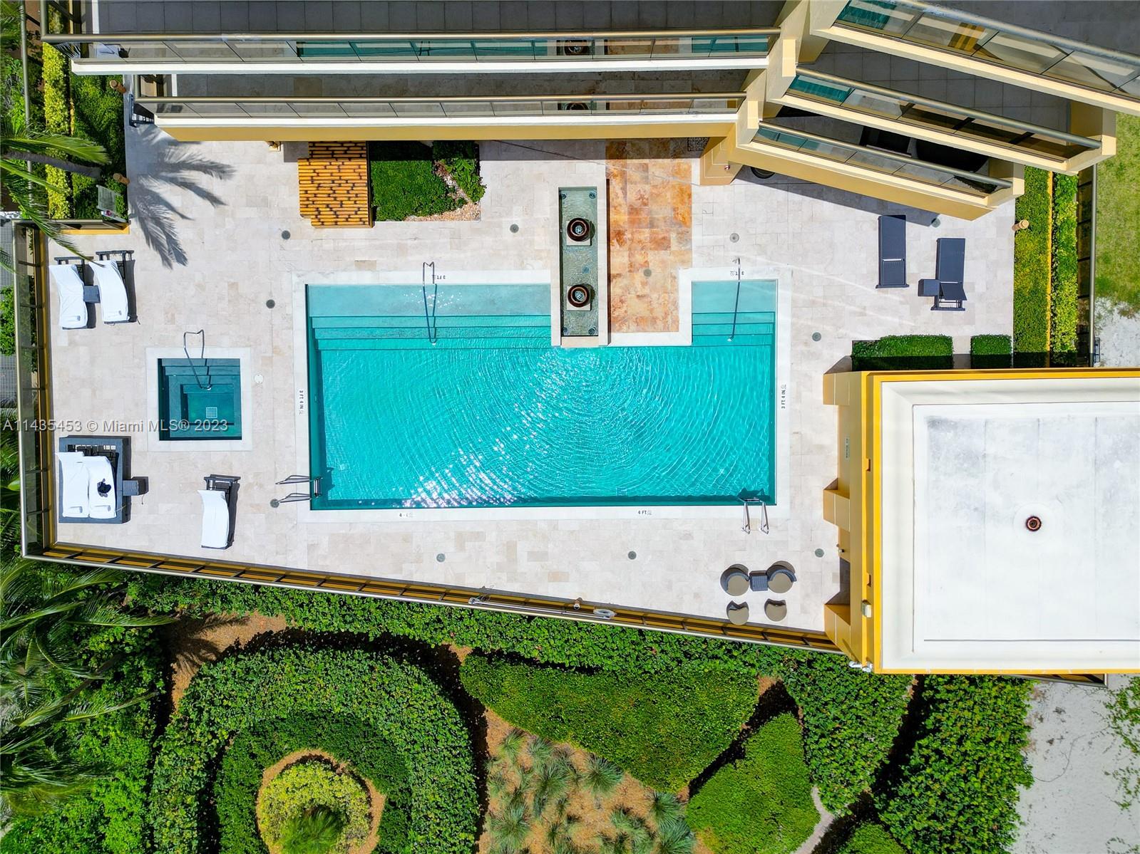 SAYAN CONDO - Residential