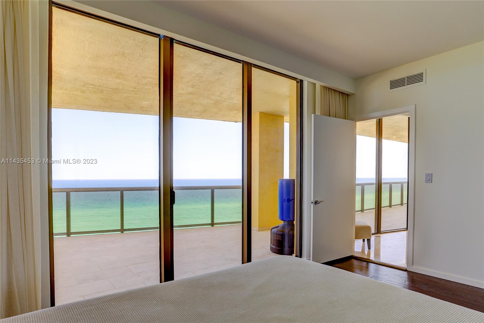 SAYAN CONDO - Residential