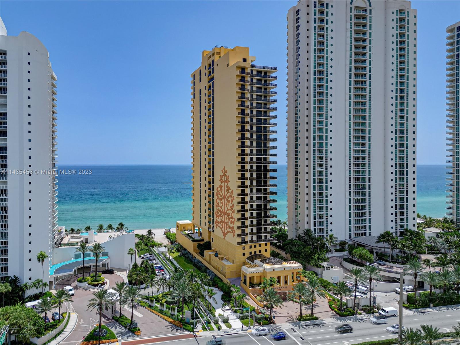 SAYAN CONDO - Residential