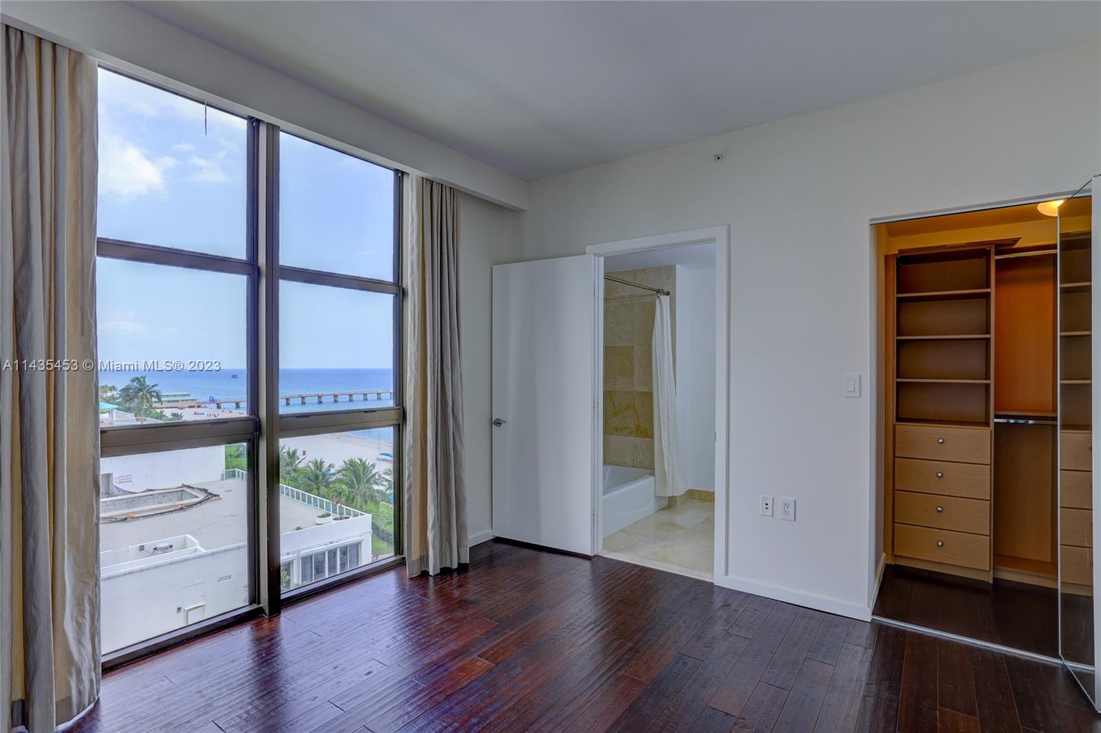 SAYAN CONDO - Residential