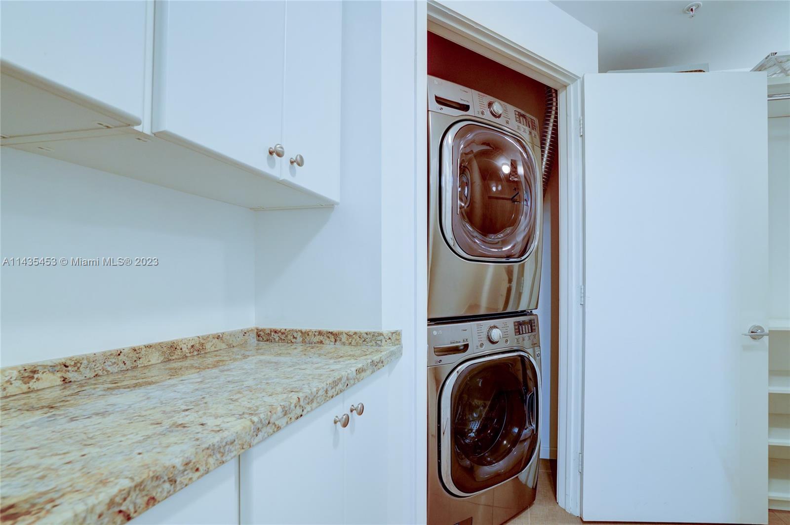 SAYAN CONDO - Residential