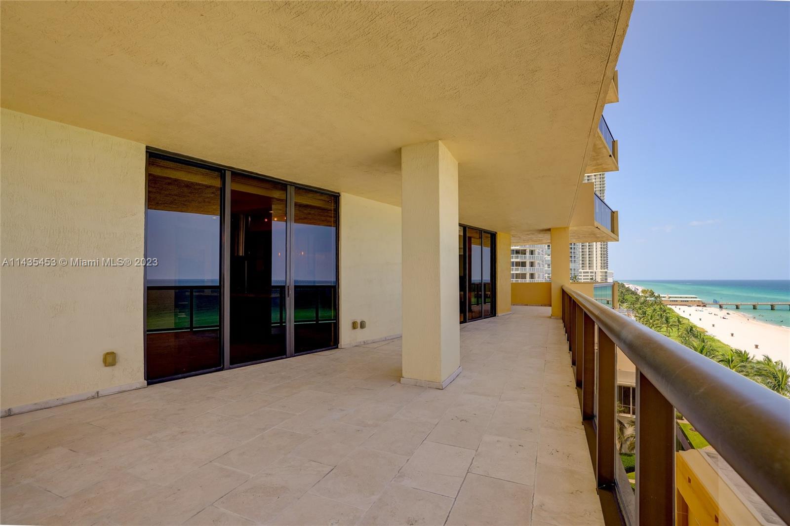 SAYAN CONDO - Residential