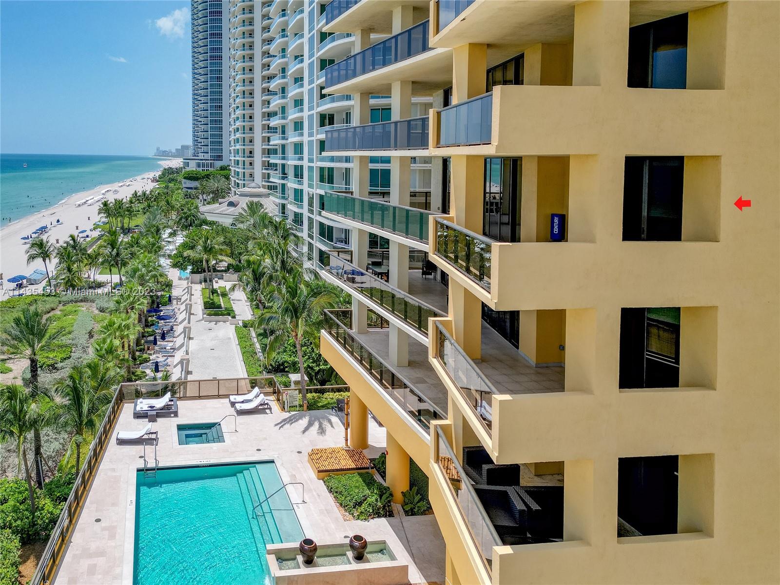 SAYAN CONDO - Residential