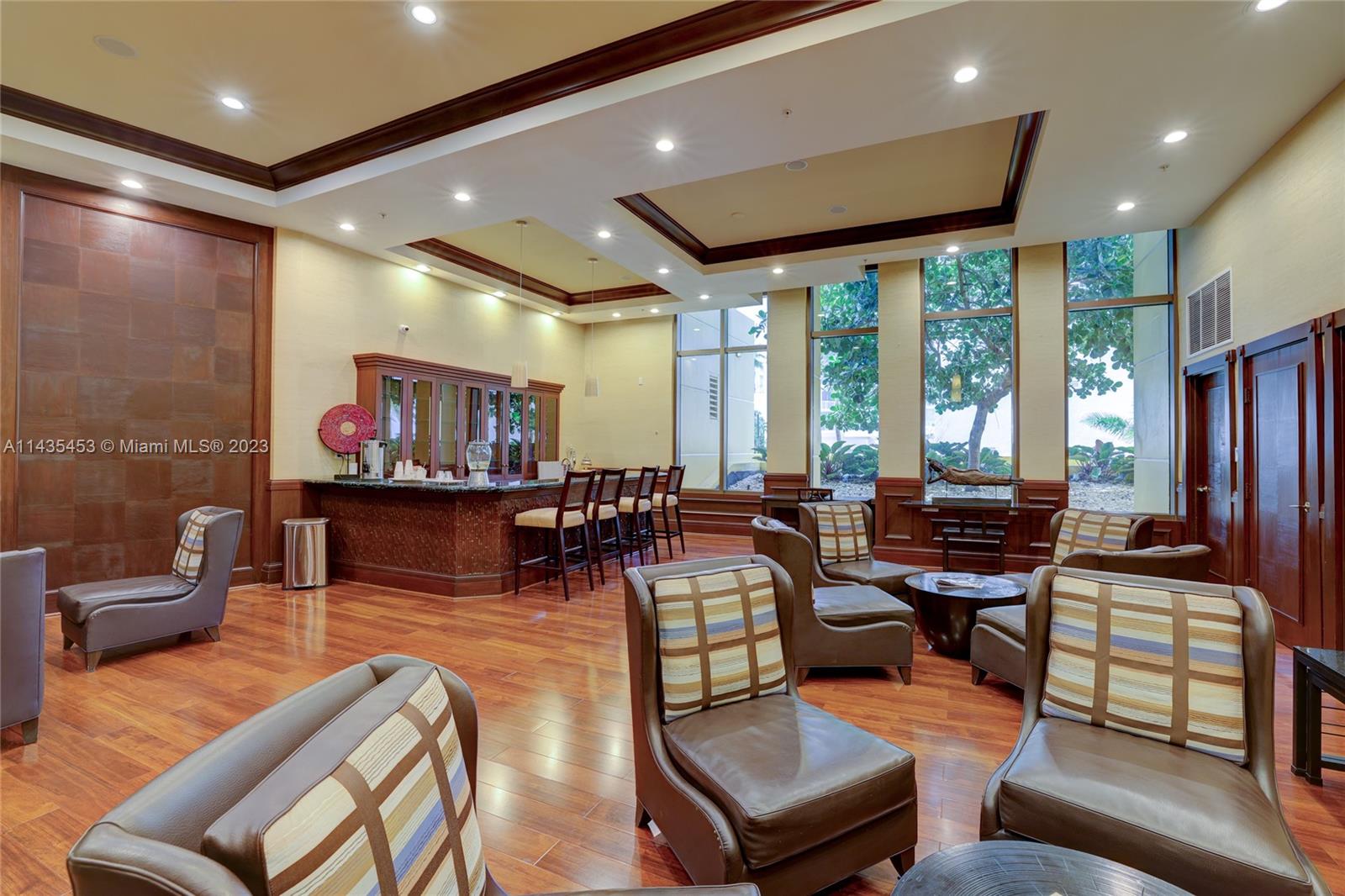 SAYAN CONDO - Residential