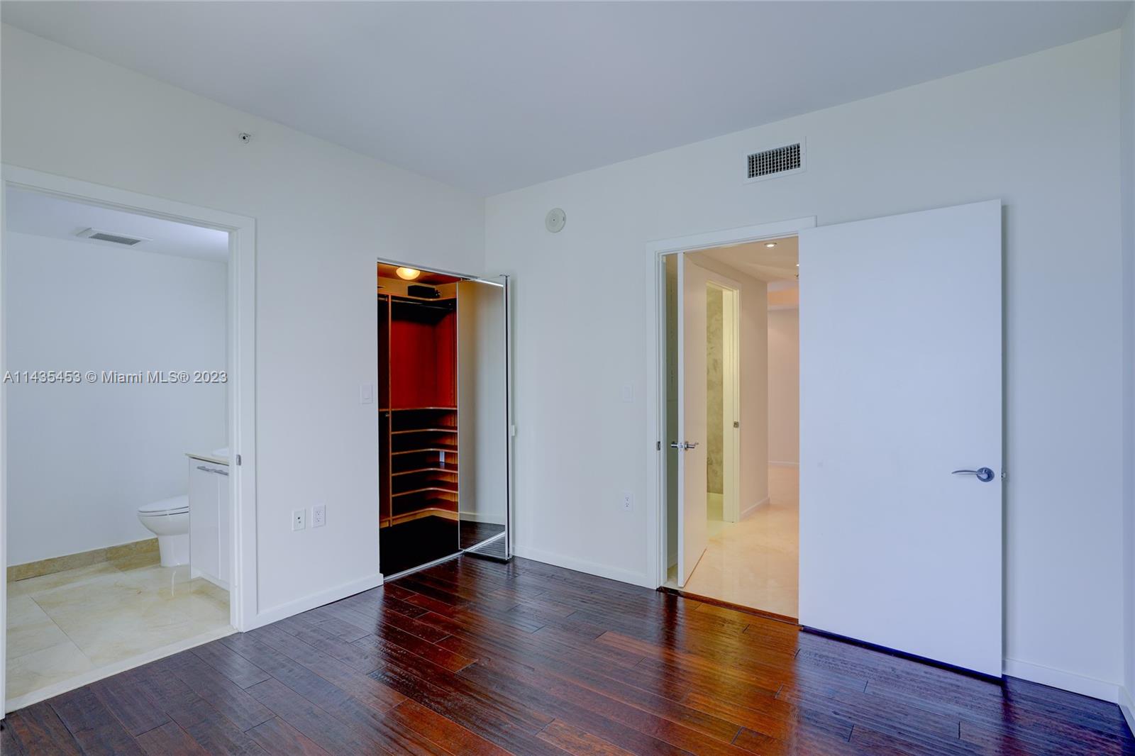 SAYAN CONDO - Residential