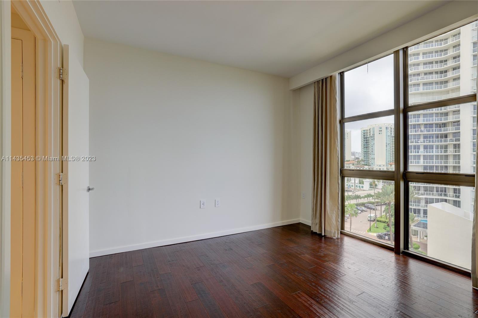 SAYAN CONDO - Residential