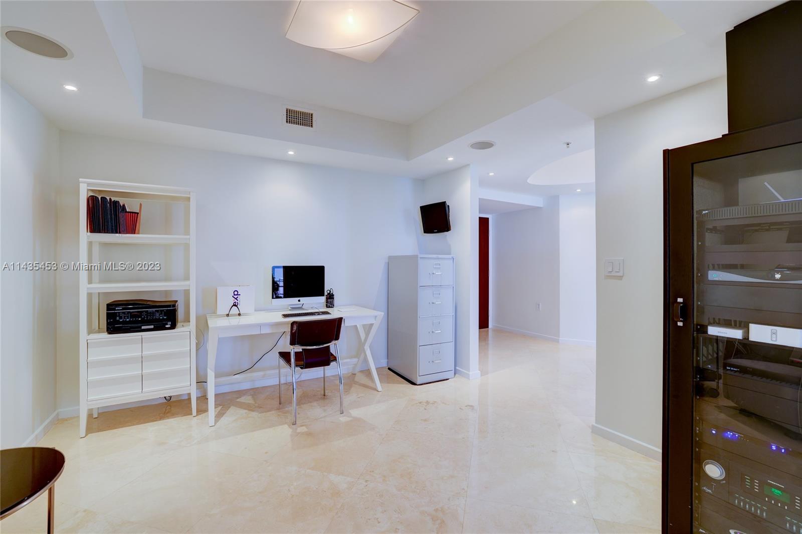 SAYAN CONDO - Residential