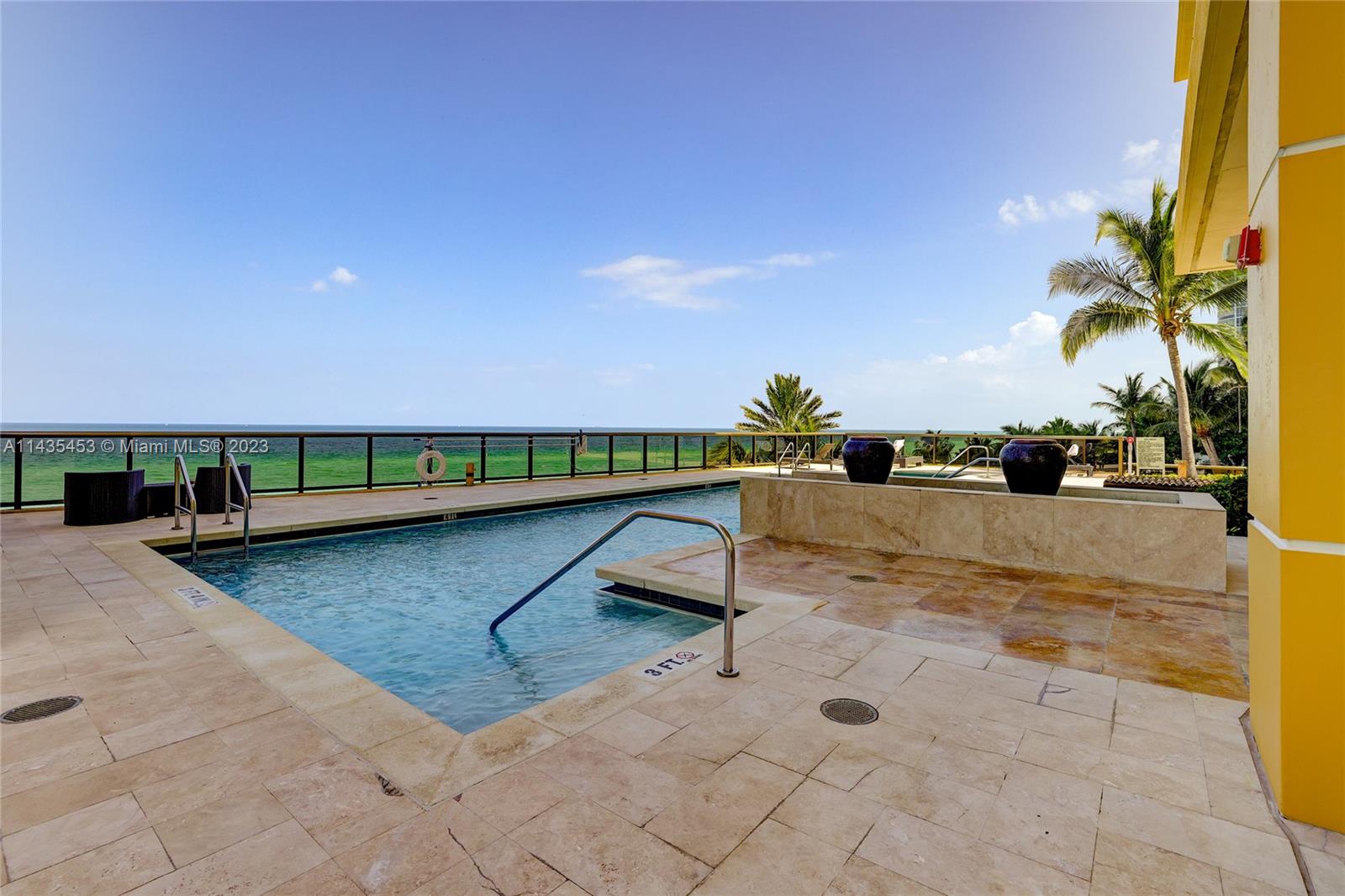 SAYAN CONDO - Residential