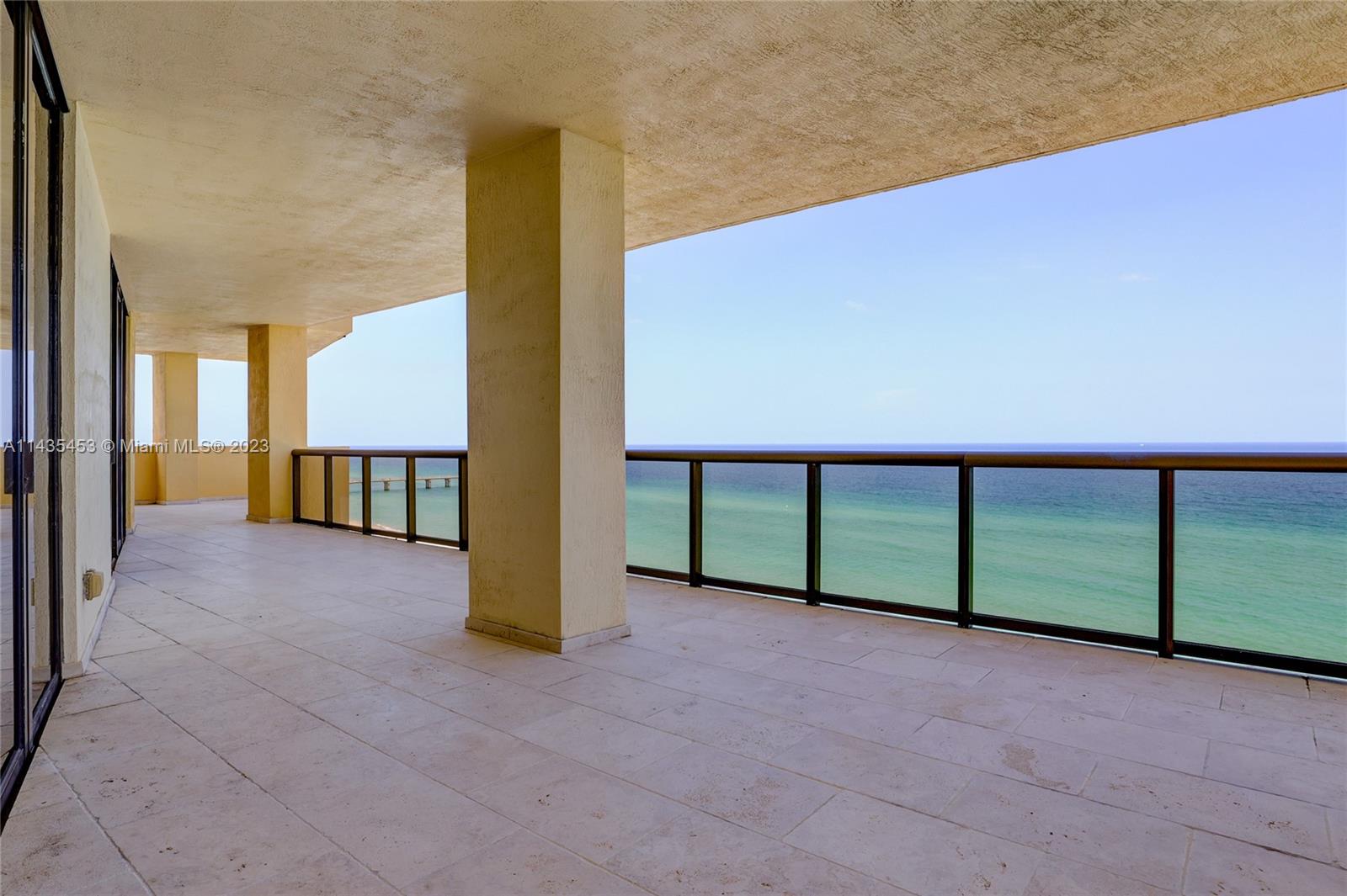 SAYAN CONDO - Residential