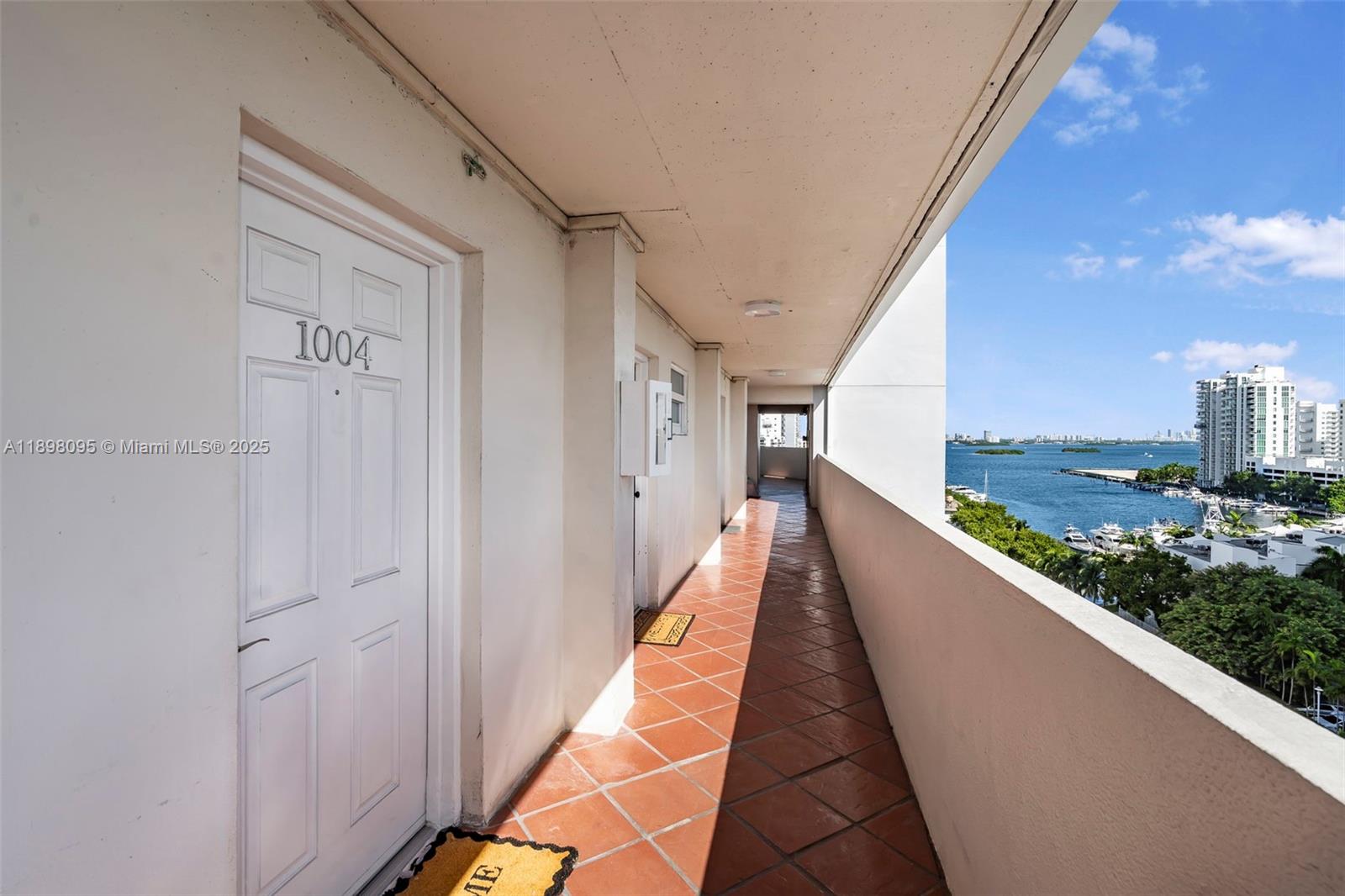 BAYSHORE YACHT & TENNIS C - Residential