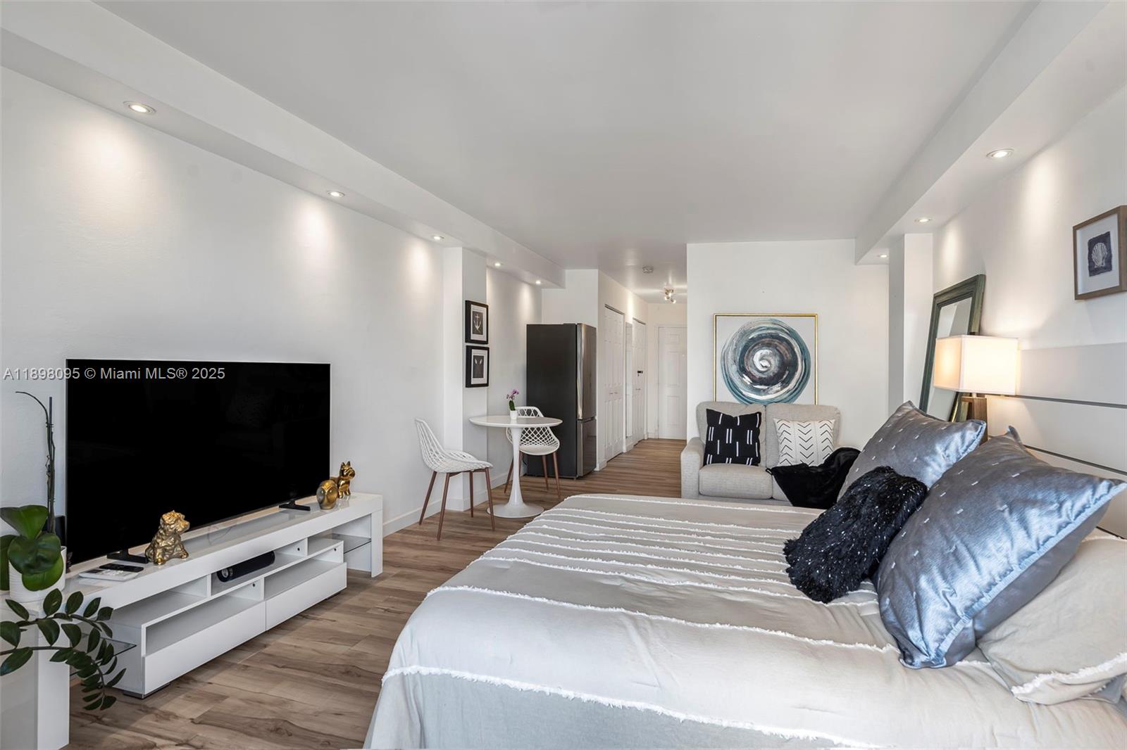 BAYSHORE YACHT & TENNIS C - Residential