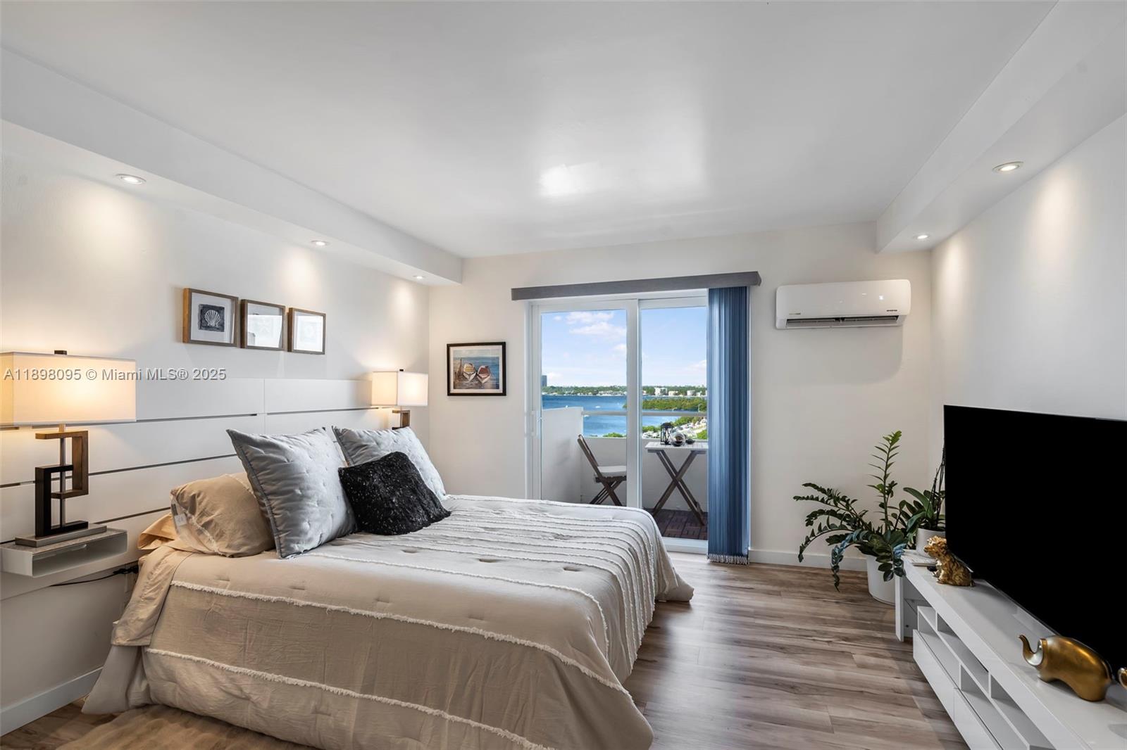 BAYSHORE YACHT & TENNIS C - Residential