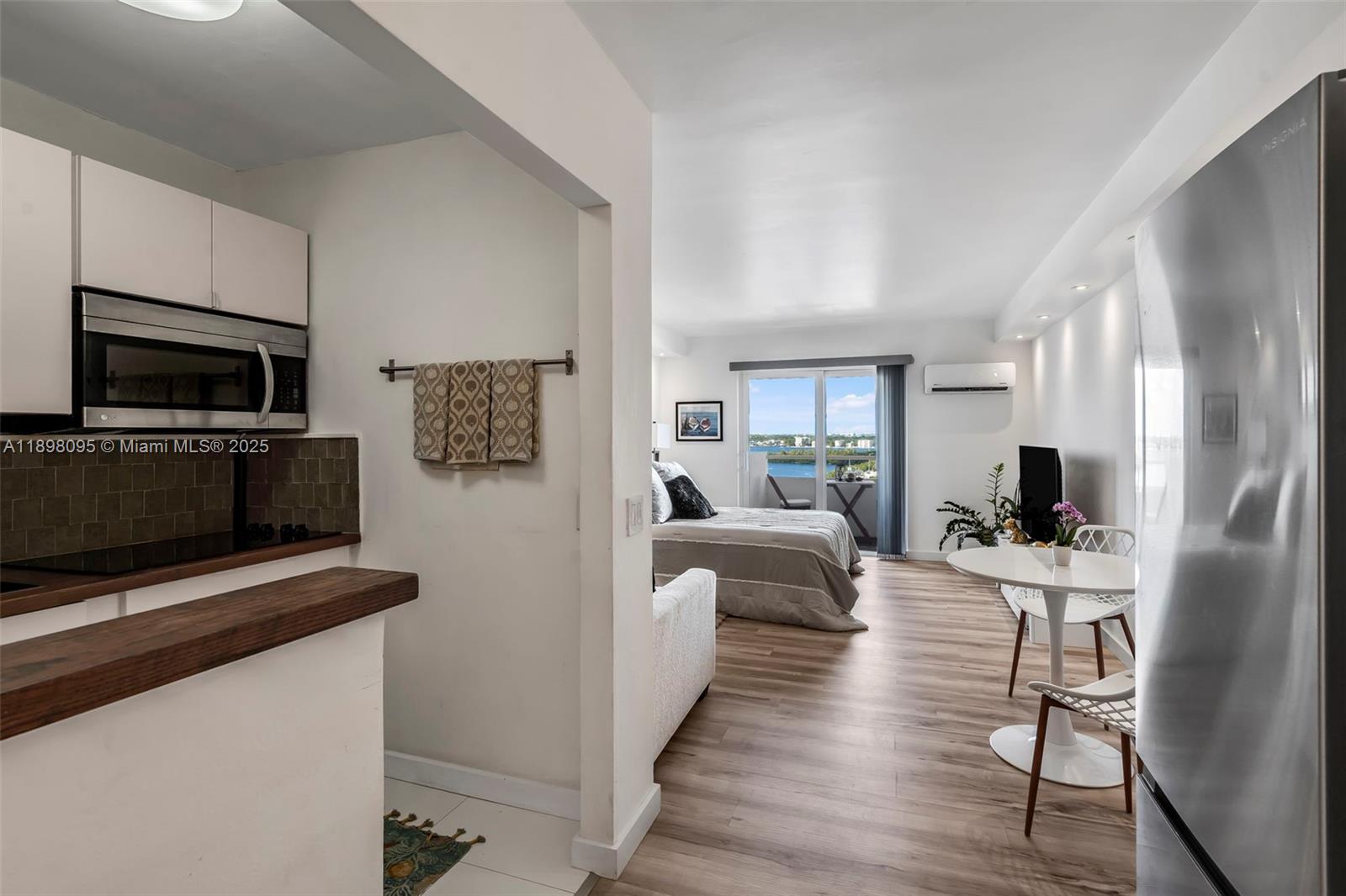 BAYSHORE YACHT & TENNIS C - Residential