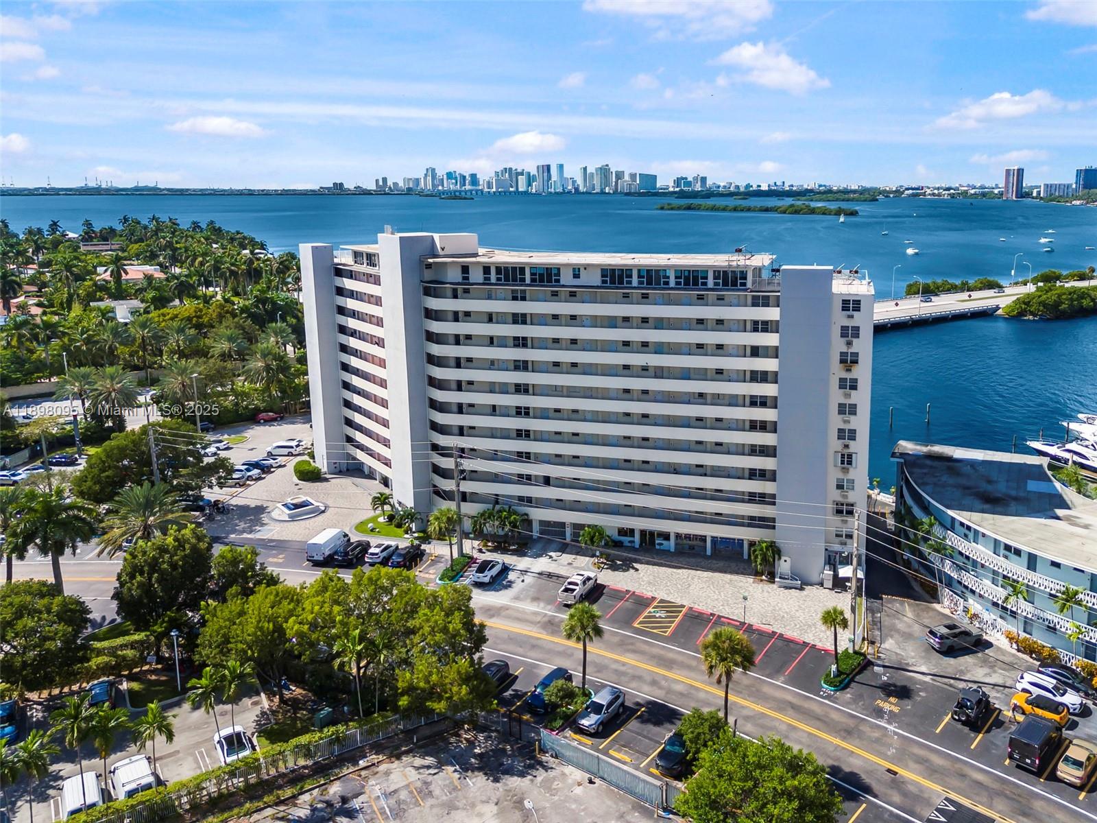 BAYSHORE YACHT & TENNIS C - Residential