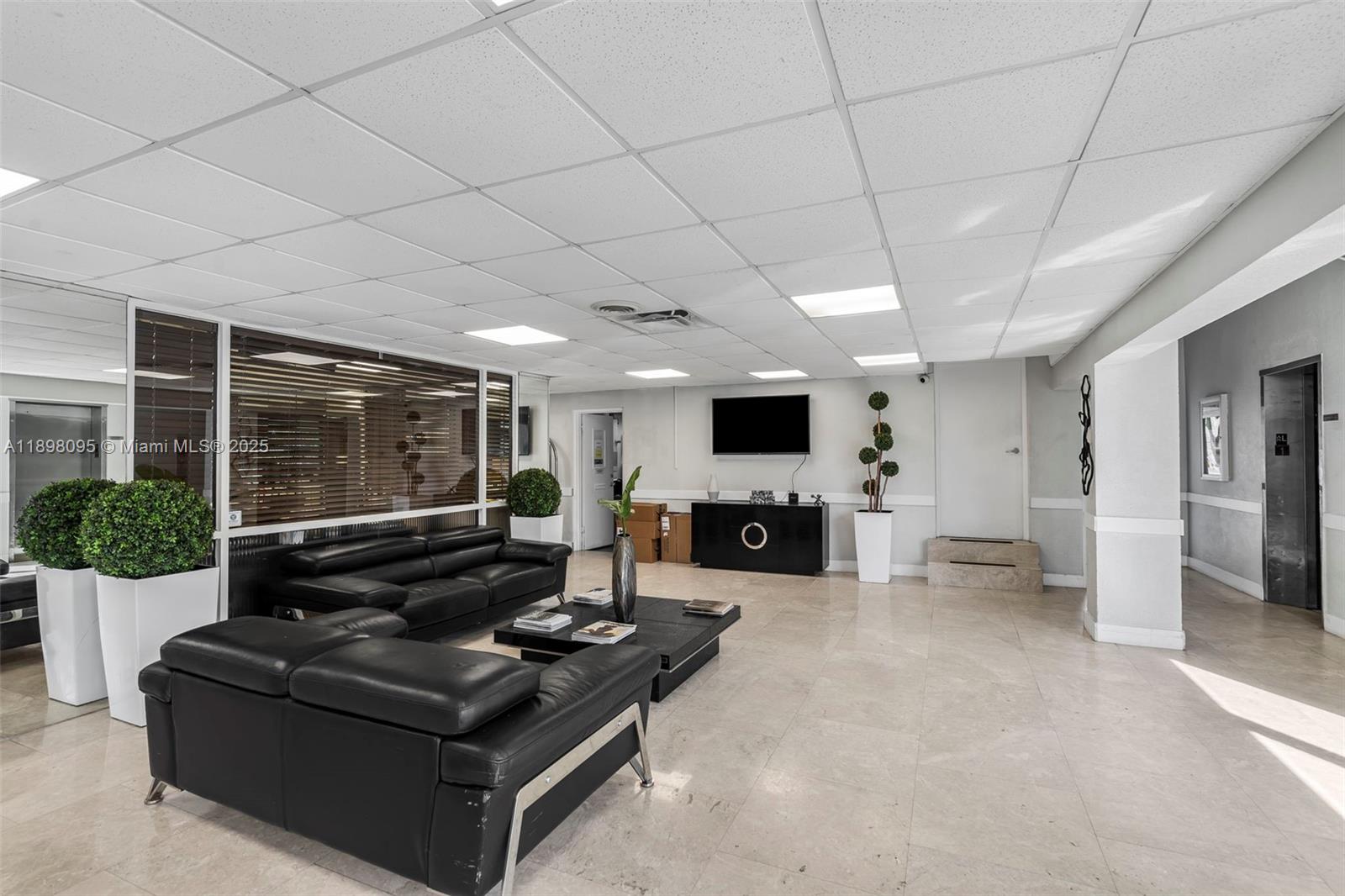 BAYSHORE YACHT & TENNIS C - Residential