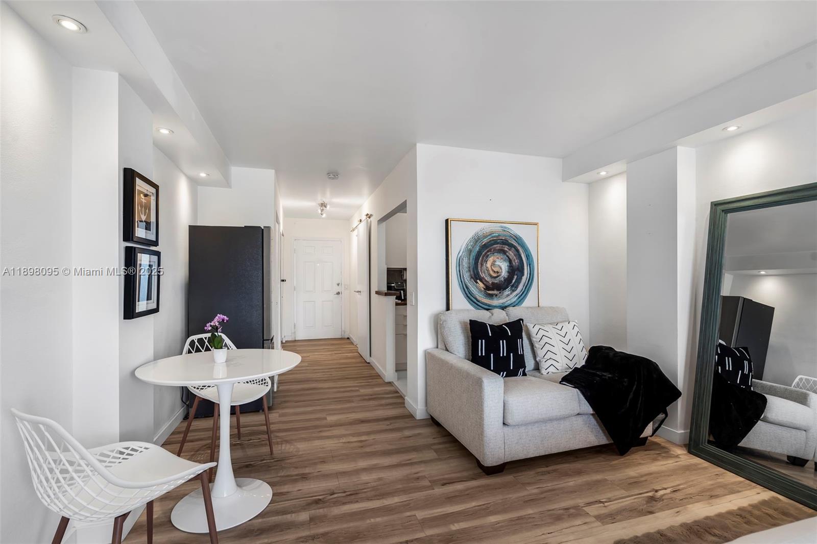 BAYSHORE YACHT & TENNIS C - Residential