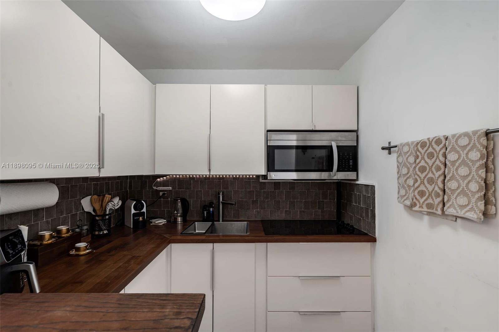 BAYSHORE YACHT & TENNIS C - Residential