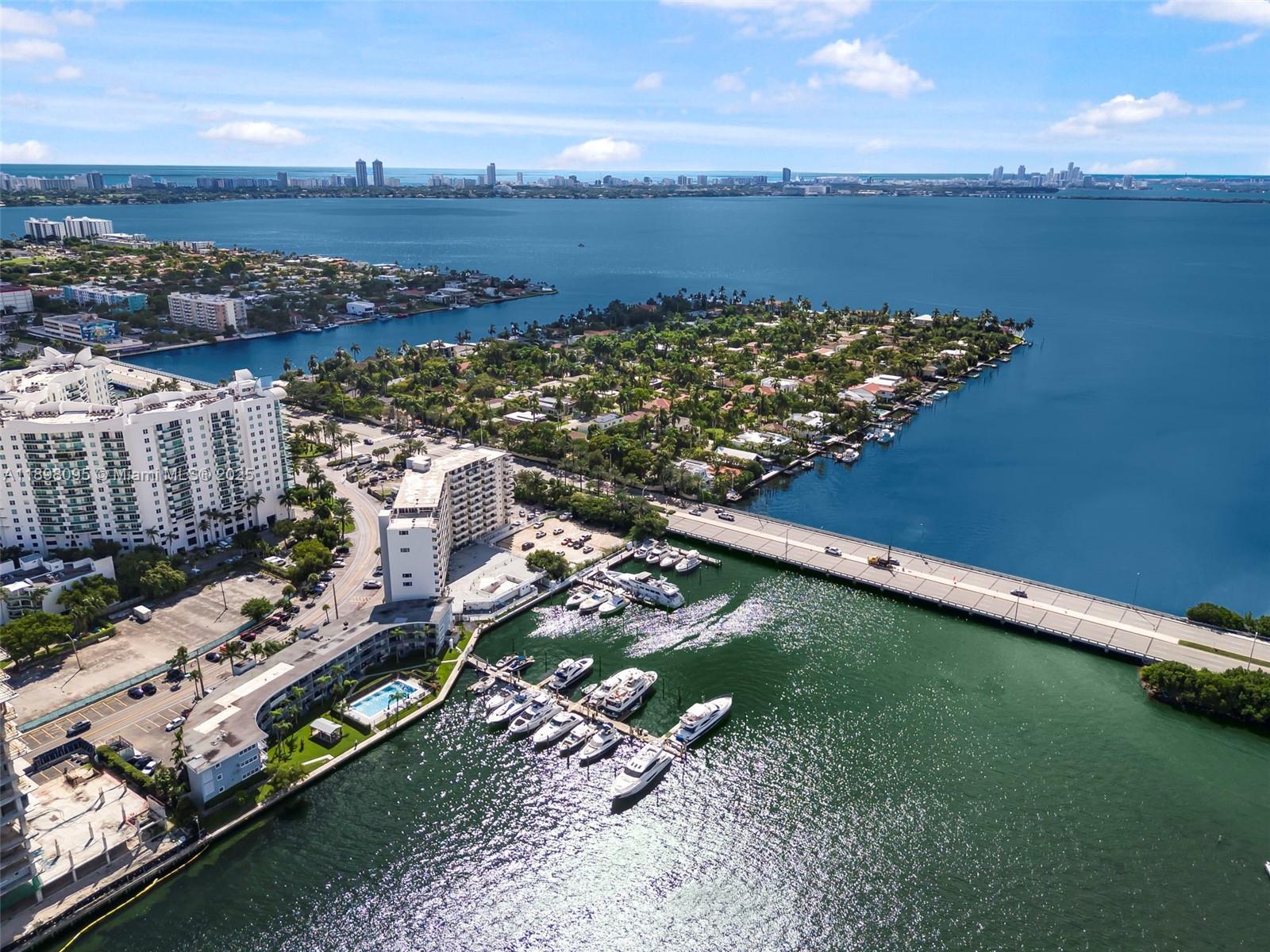 BAYSHORE YACHT & TENNIS C - Residential