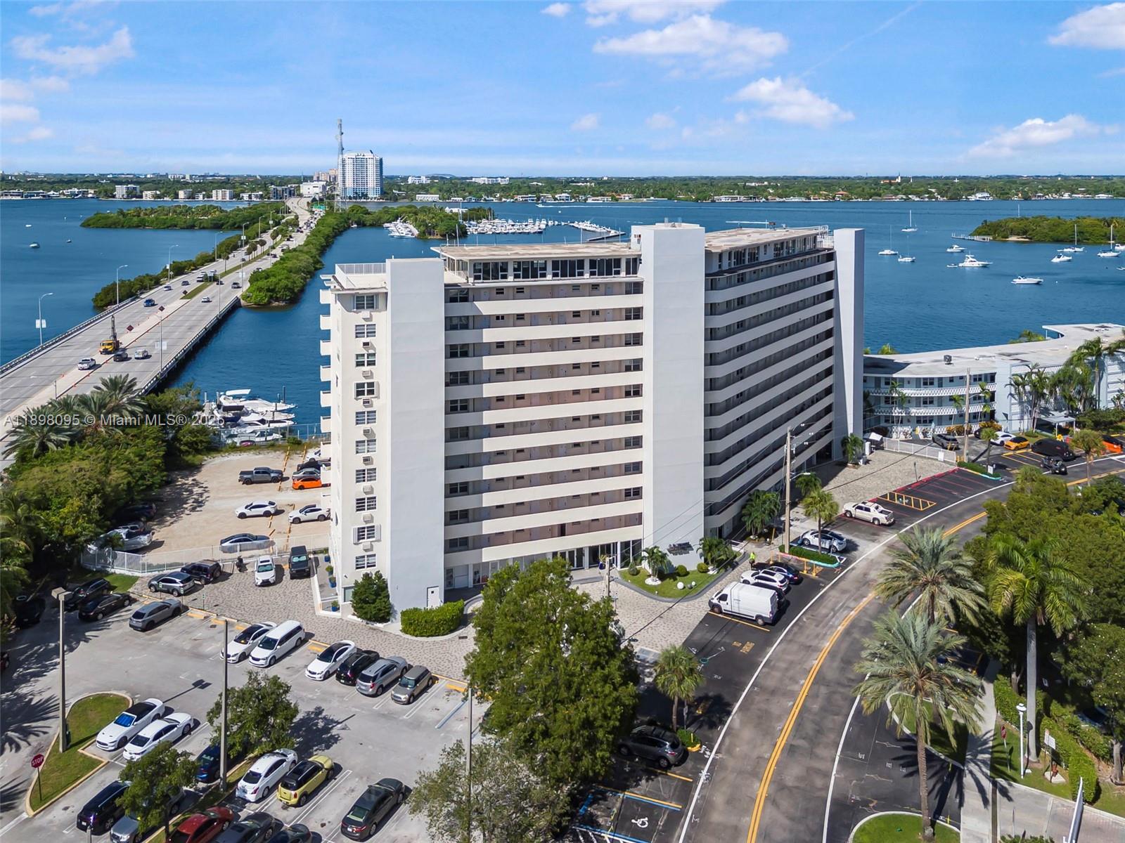 BAYSHORE YACHT & TENNIS C - Residential