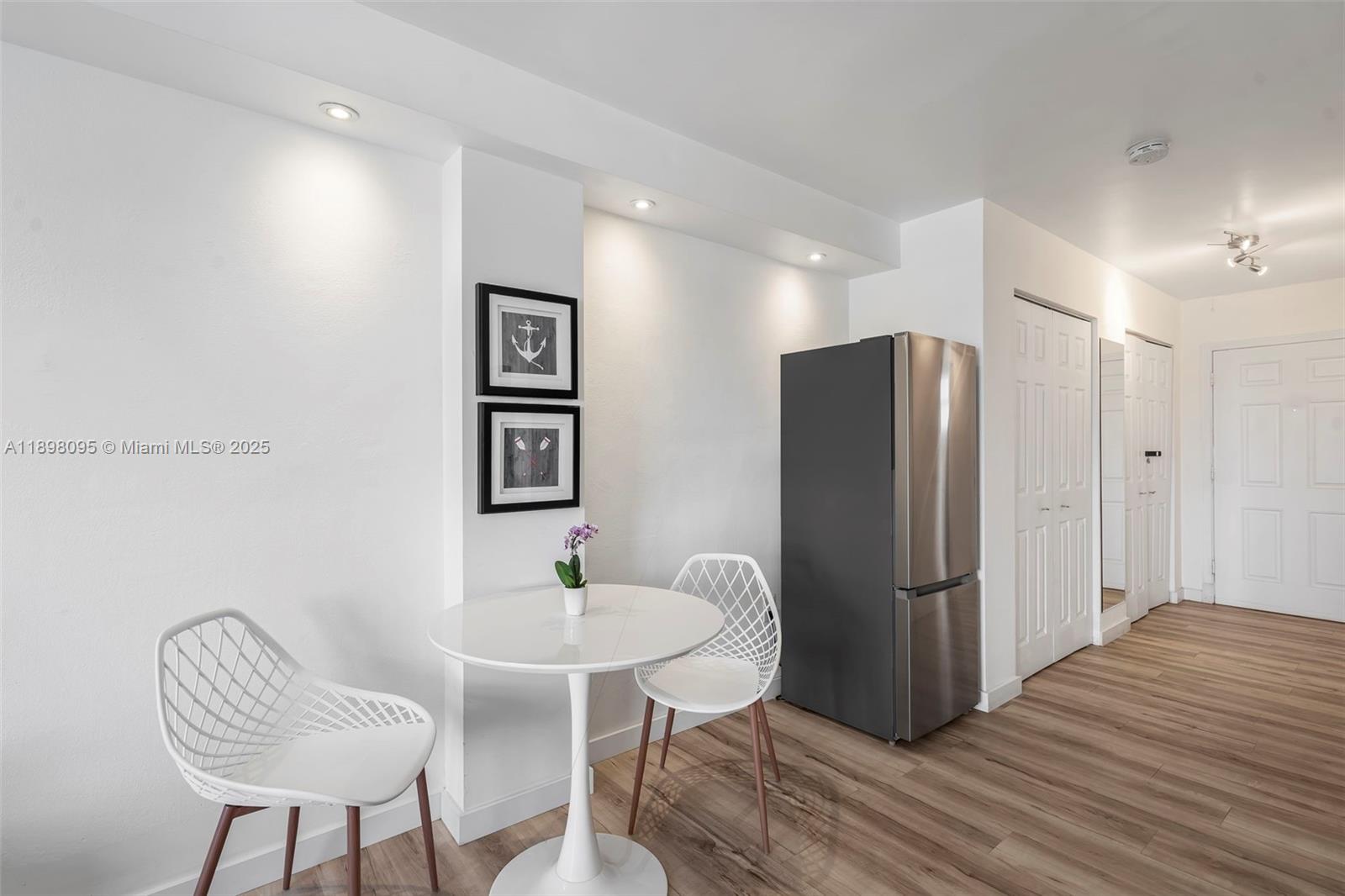 BAYSHORE YACHT & TENNIS C - Residential